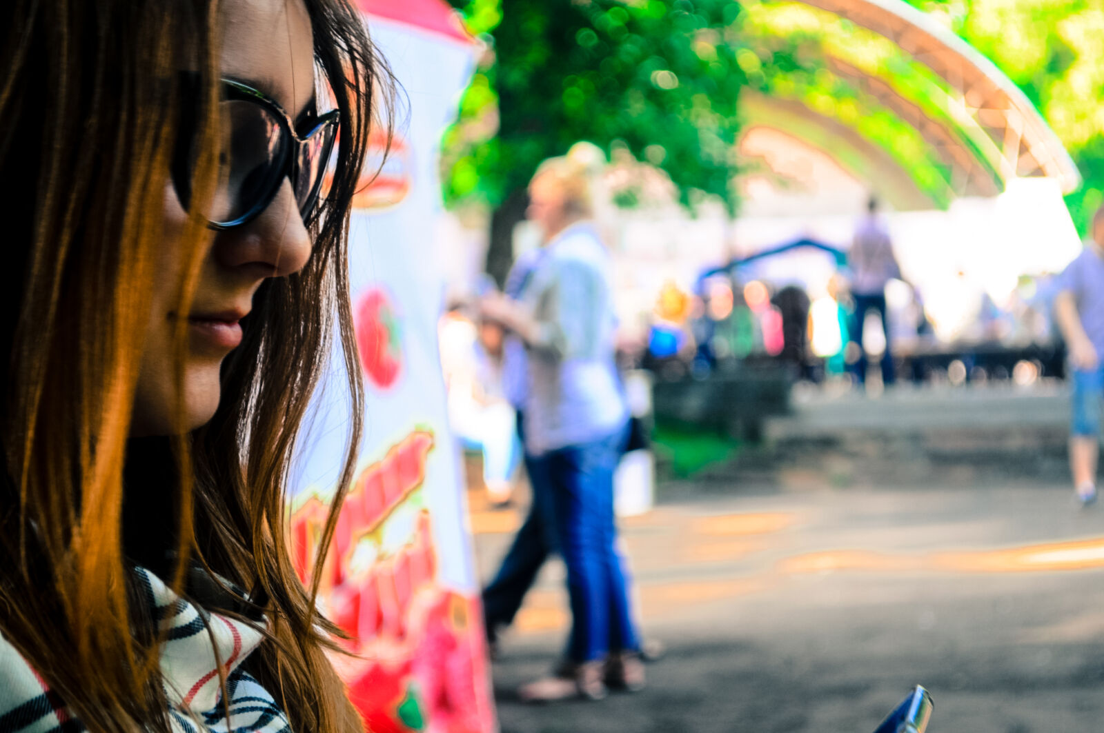 Nikon D5000 sample photo. Festival, girl, glasses, hair photography