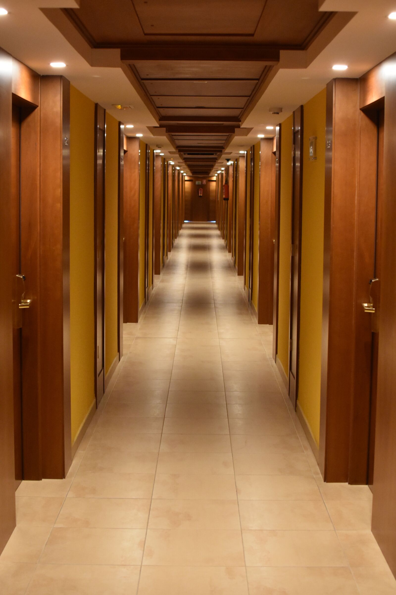 Nikon D7200 sample photo. Gang, hotel, building photography
