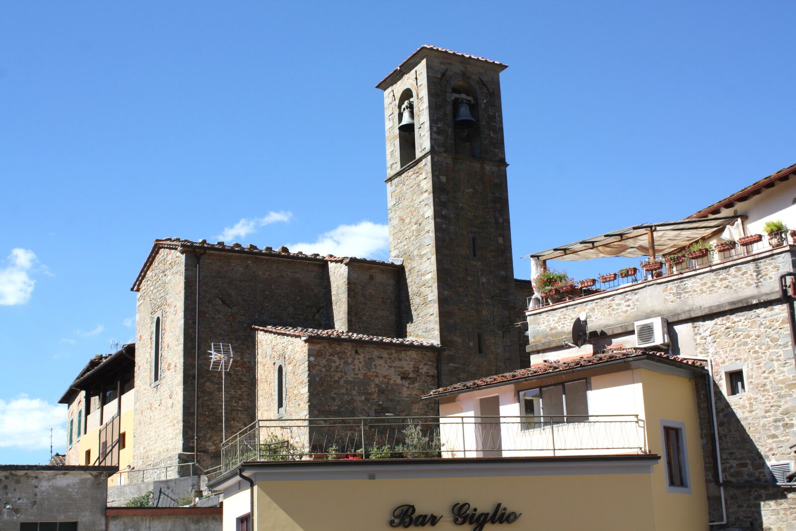 Canon EOS 450D (EOS Rebel XSi / EOS Kiss X2) sample photo. Loro cuiffenna, tuscany, church photography