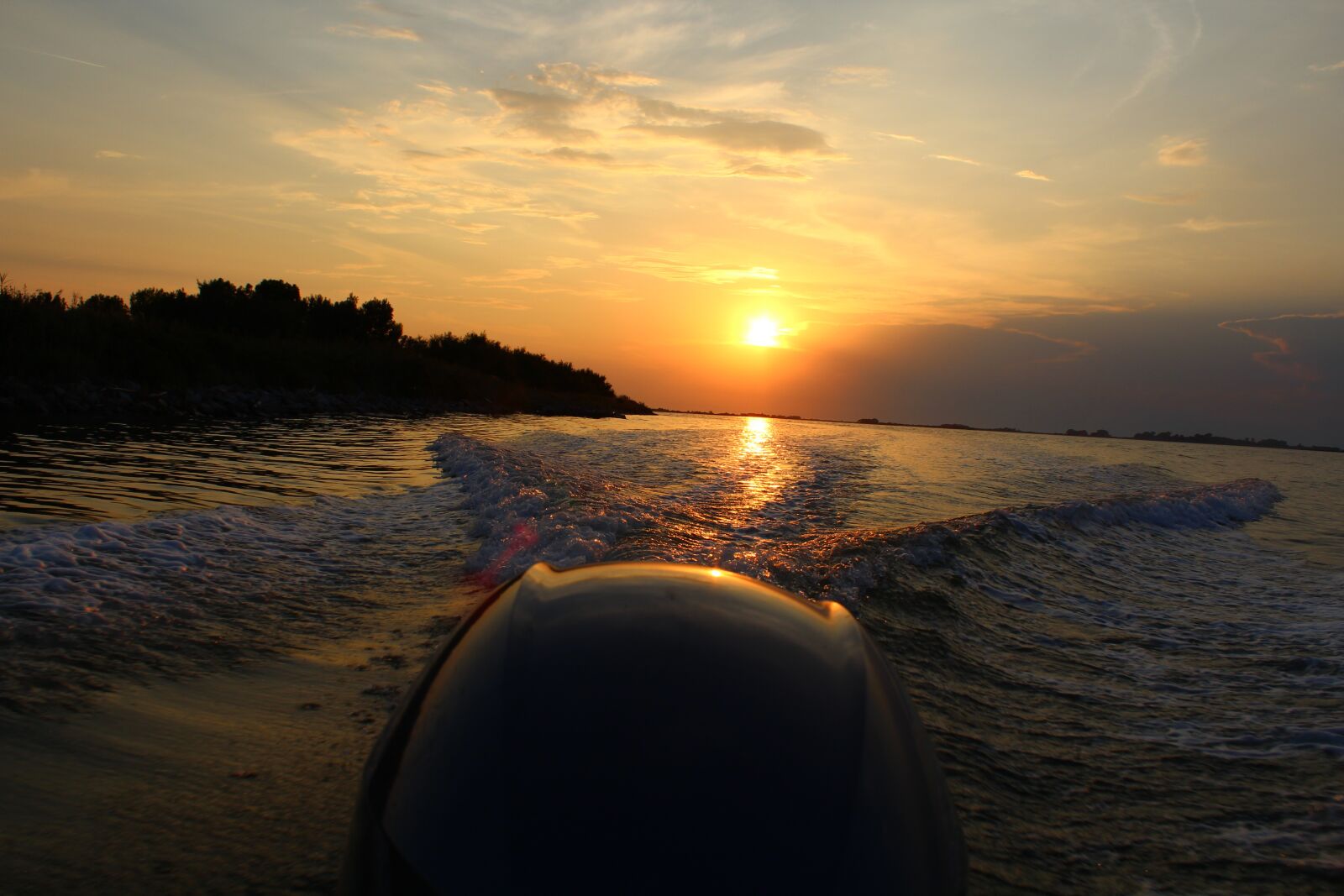 Canon EOS 600D (Rebel EOS T3i / EOS Kiss X5) sample photo. Boot, engine, sea photography