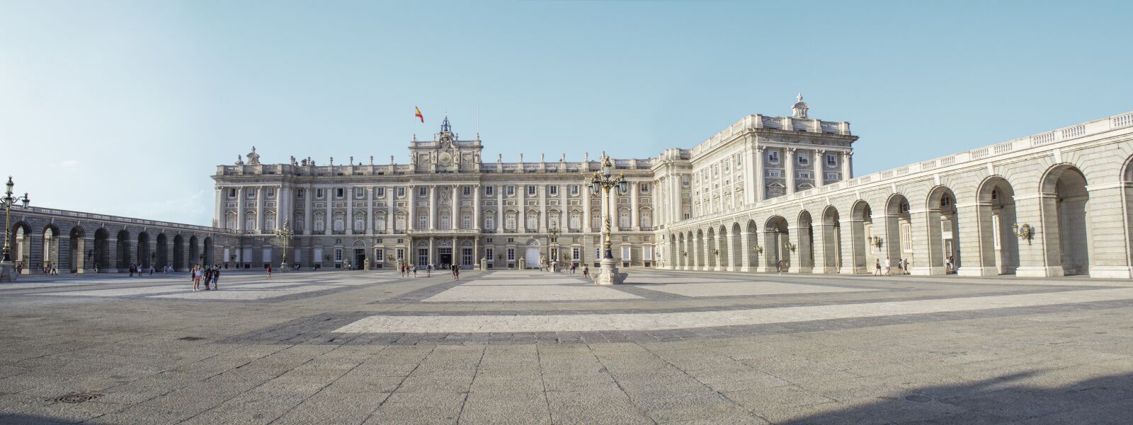 Canon EOS 1200D (EOS Rebel T5 / EOS Kiss X70 / EOS Hi) sample photo. City, madrid, architecture photography