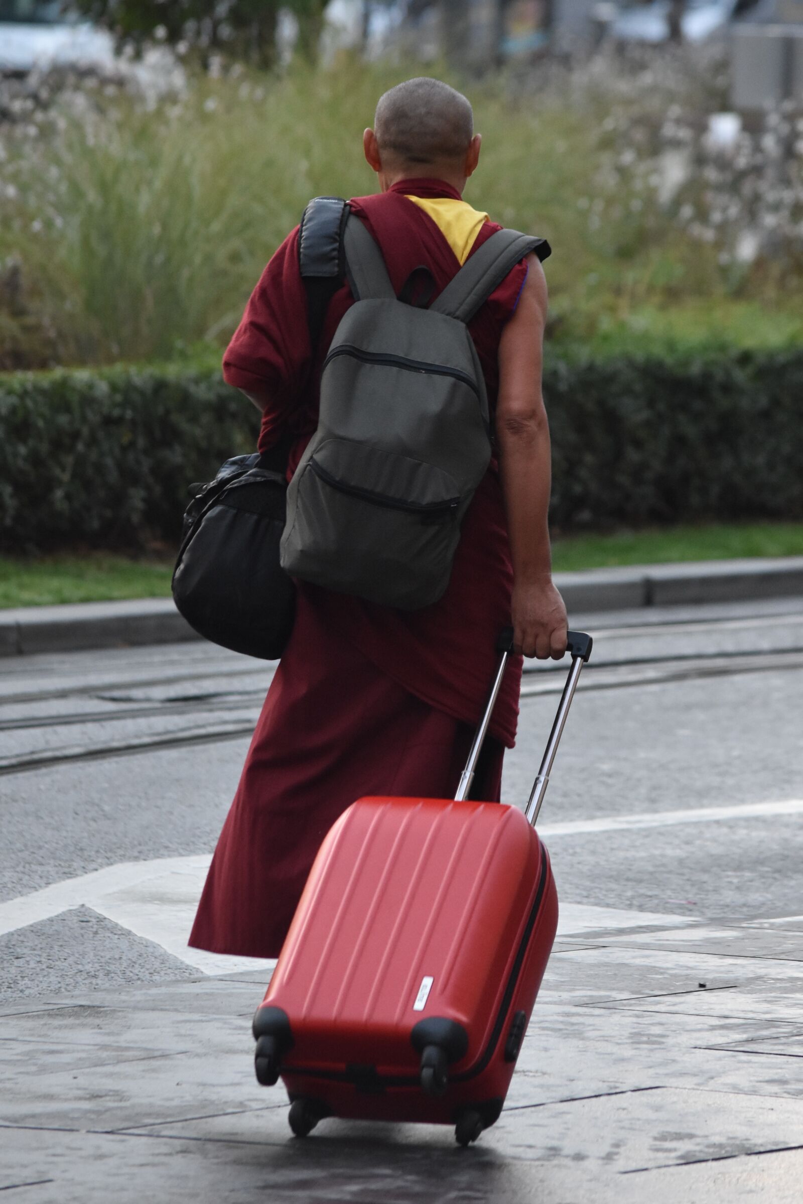 Nikon D7200 sample photo. Monk, travel, suitcase photography