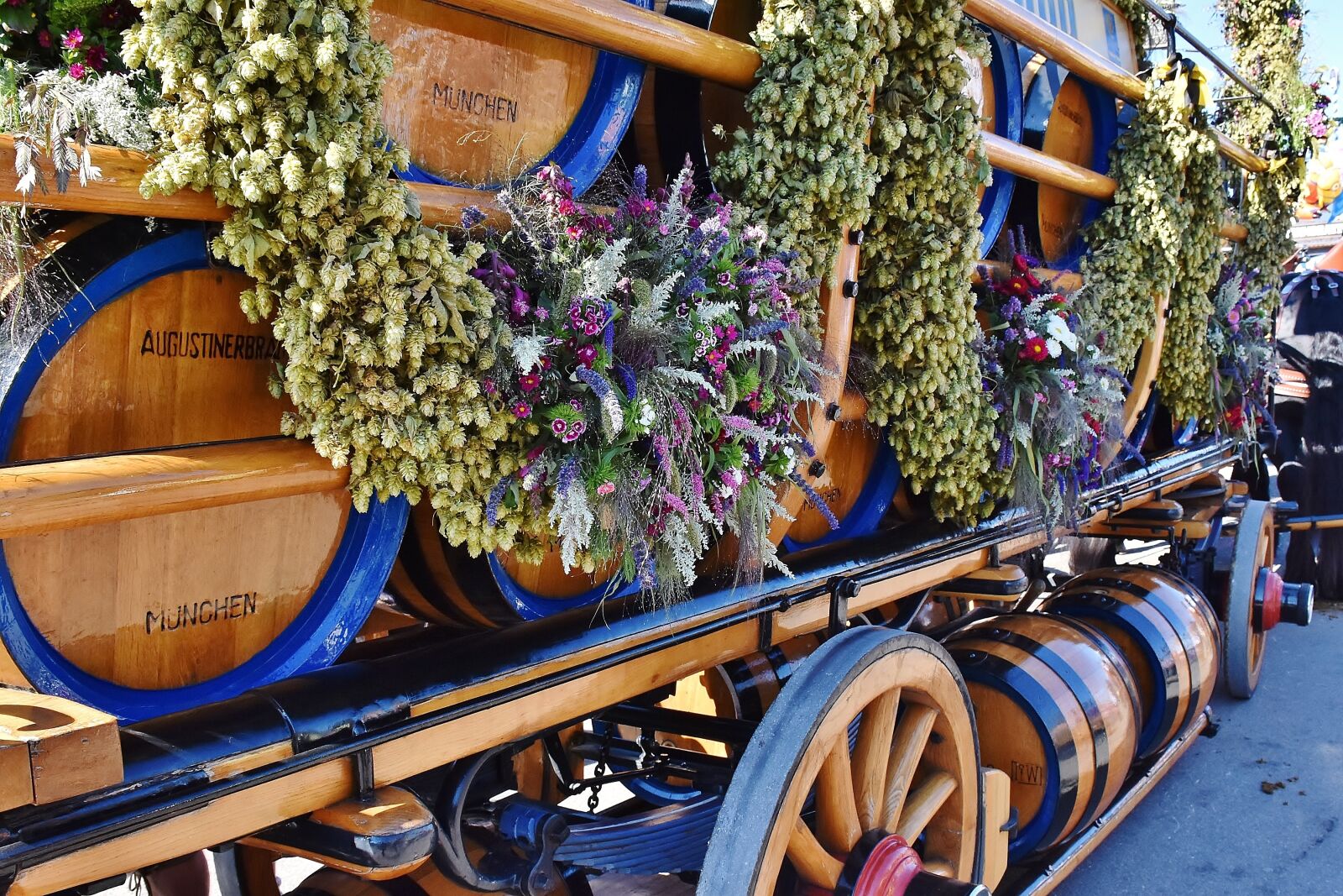 Nikon D7200 sample photo. Oktoberfest, beer car, barrels photography