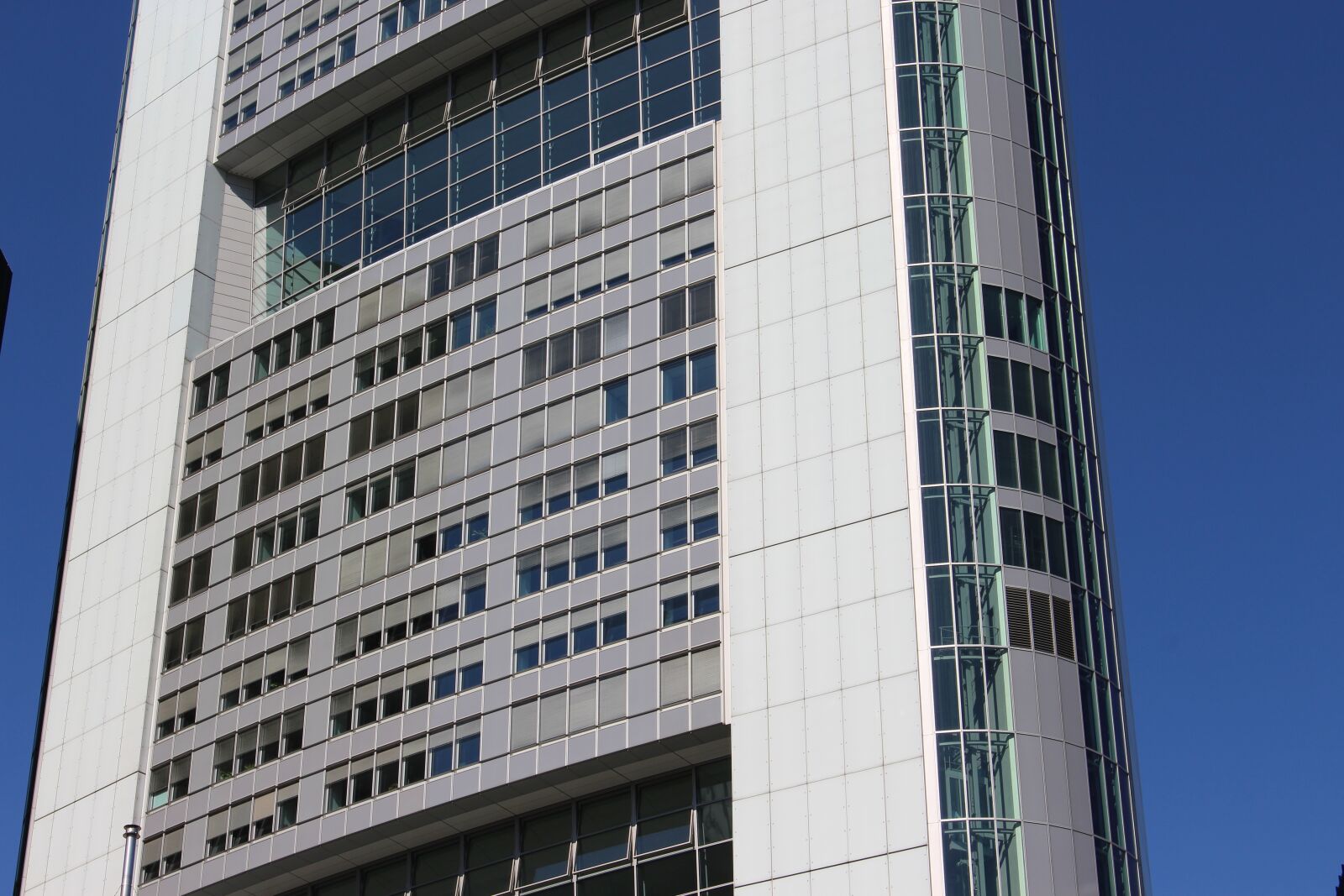 Canon EOS 700D (EOS Rebel T5i / EOS Kiss X7i) sample photo. Architecture, office, skyscraper photography