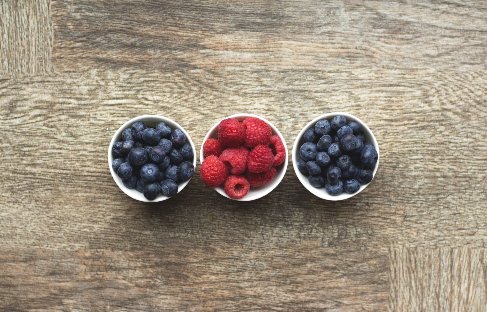 Canon EF 50mm F1.8 STM sample photo. Fruits, berries, blueberries photography