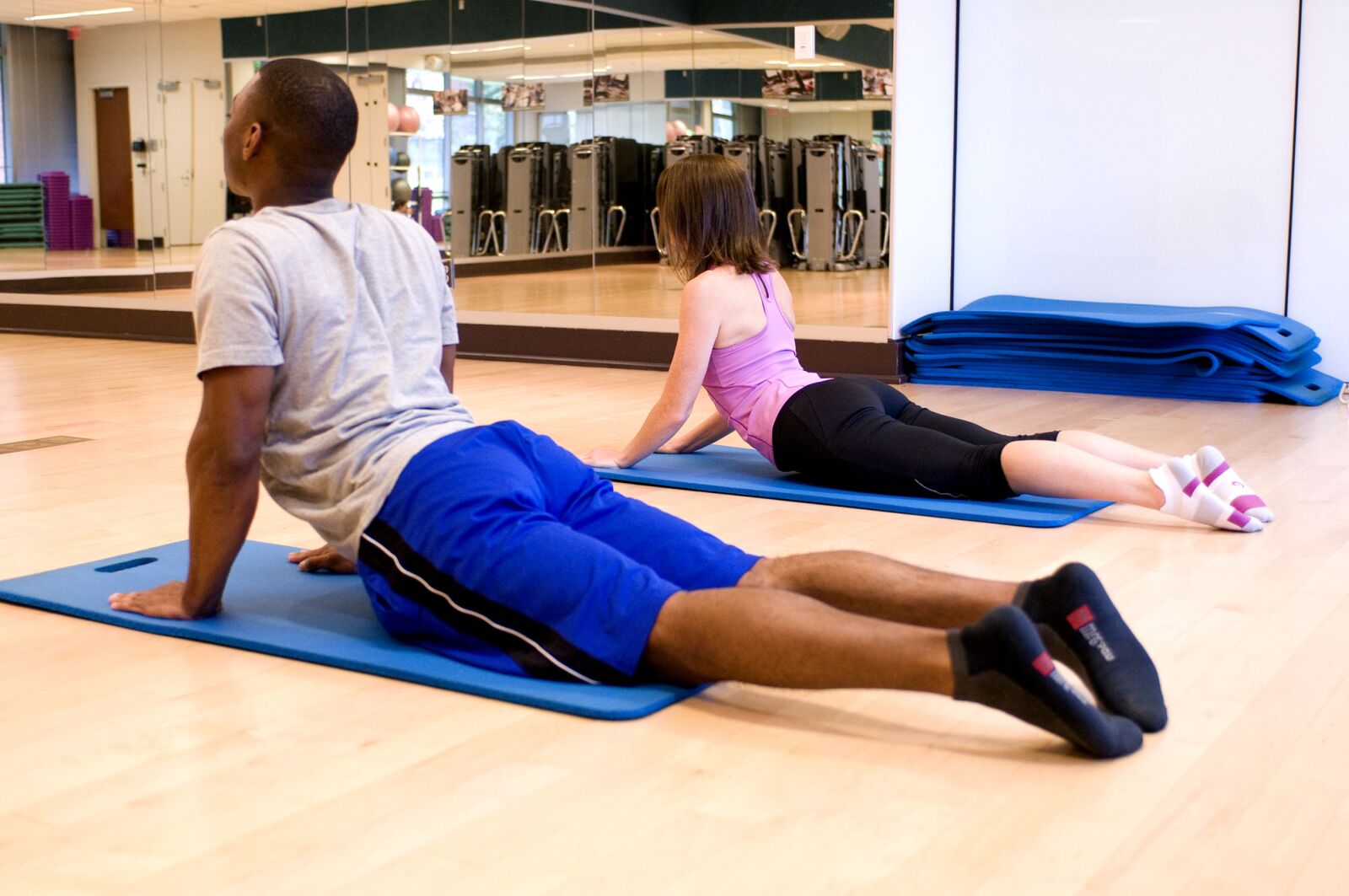 Nikon D300 sample photo. Boyfriend, girlfriend, stretching, abdominal photography