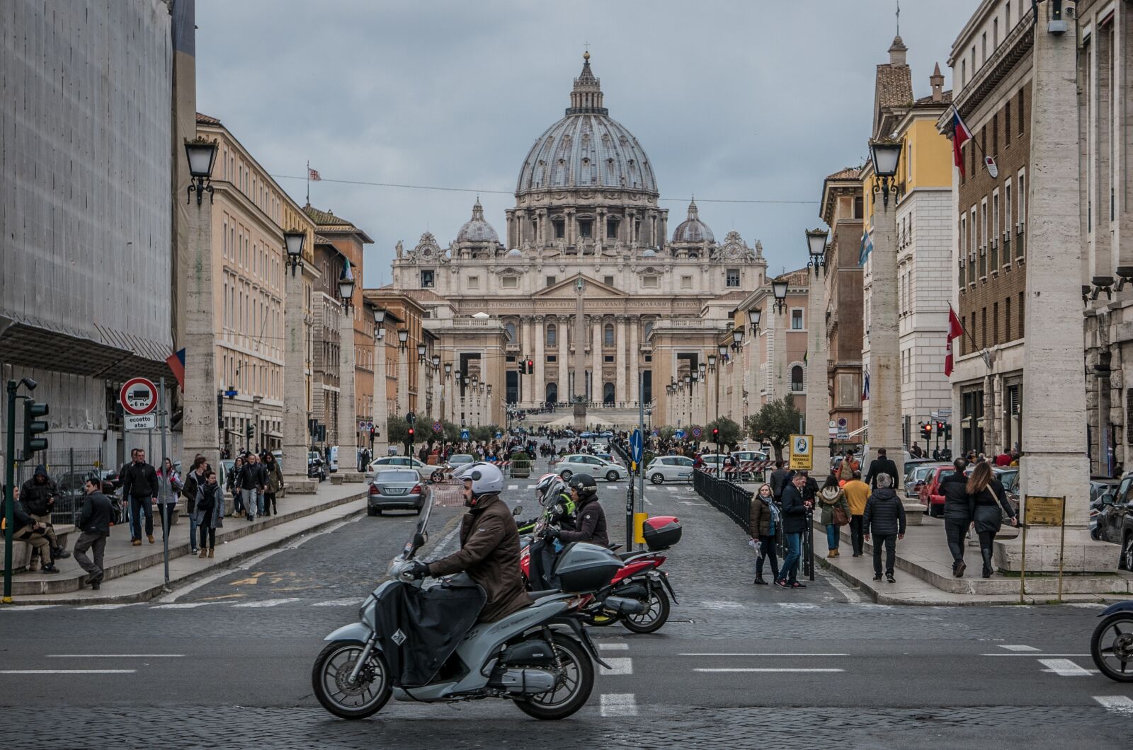 Panasonic Lumix DMC-LX100 sample photo. Saint peter's basilica, basilica photography