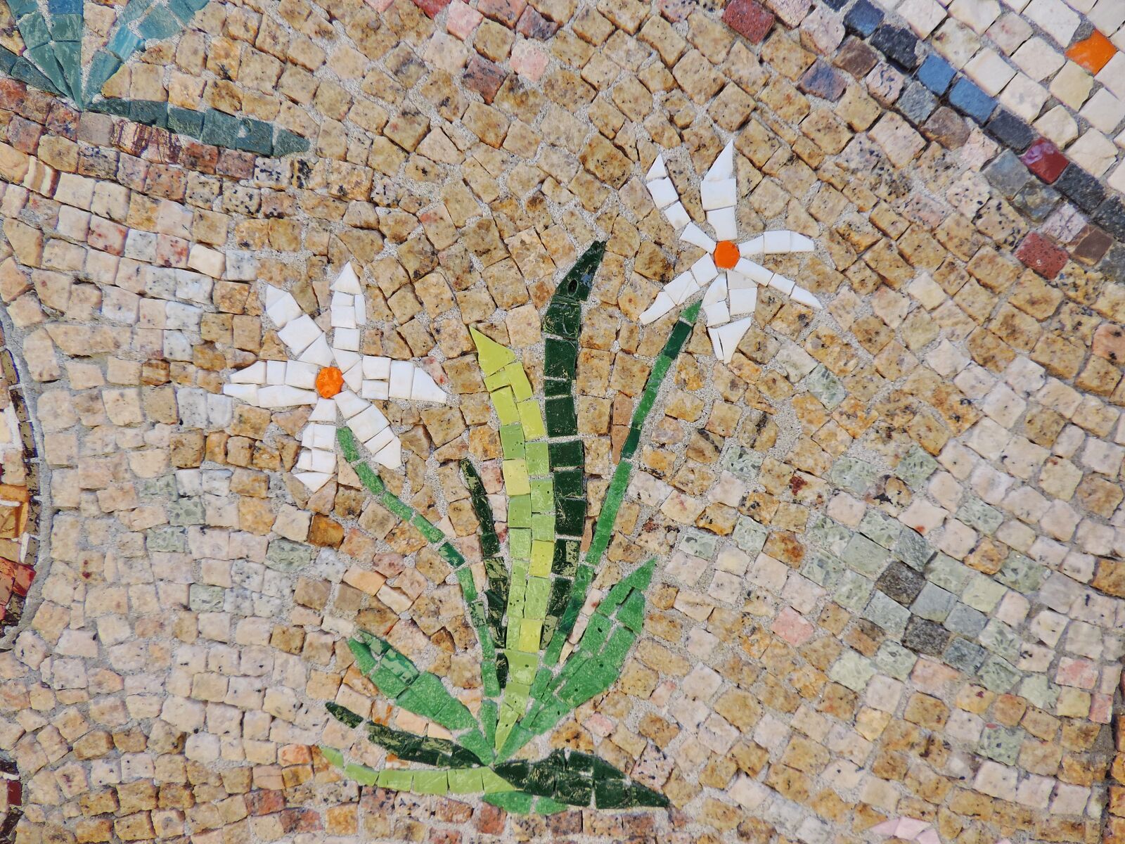 Nikon Coolpix P520 sample photo. Mosaic, texture, wall, pattern photography
