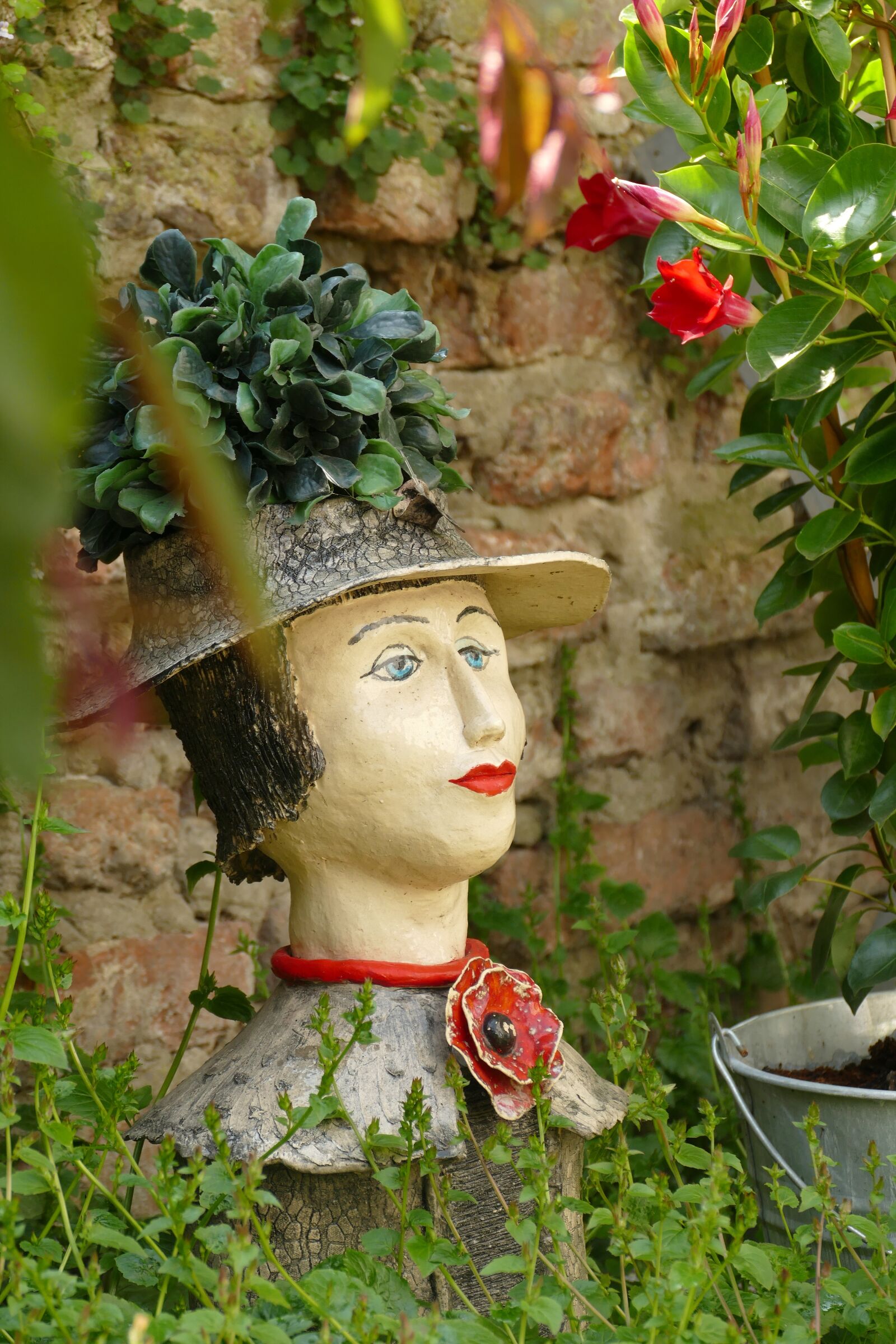 Panasonic Lumix DMC-FZ1000 sample photo. Head, ceramics, flower photography