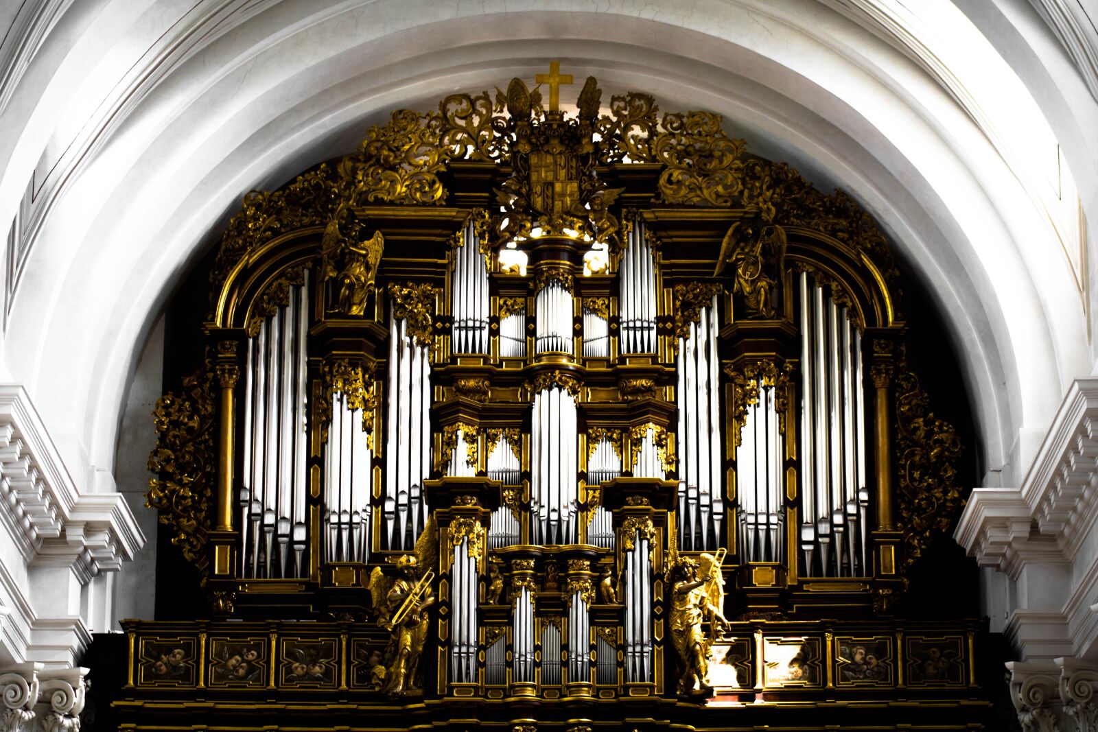 Canon EOS 750D (EOS Rebel T6i / EOS Kiss X8i) sample photo. Organ, church, music photography