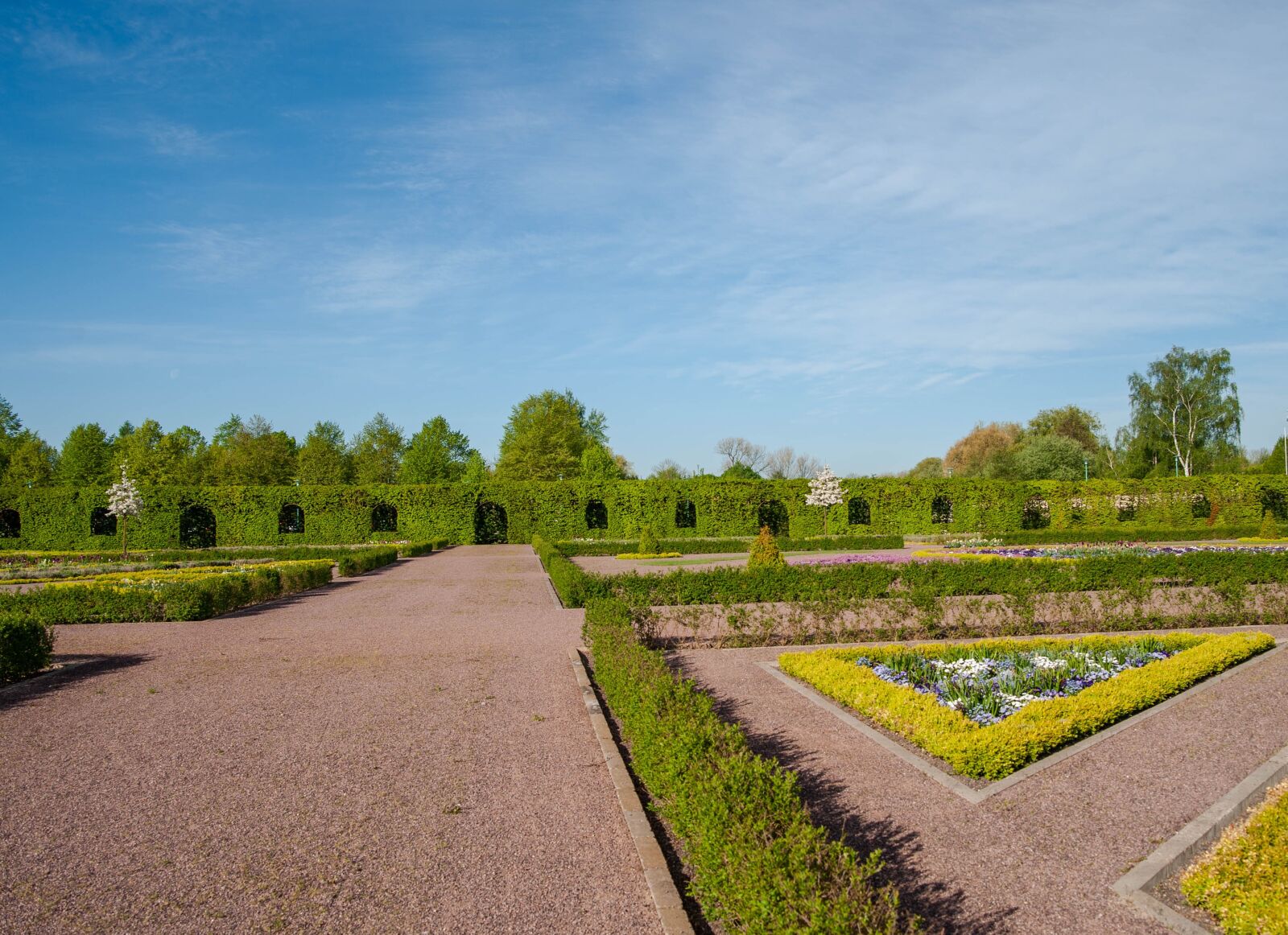 Tamron AF 28-75mm F2.8 XR Di LD Aspherical (IF) sample photo. Schlossgarten, portico, way photography