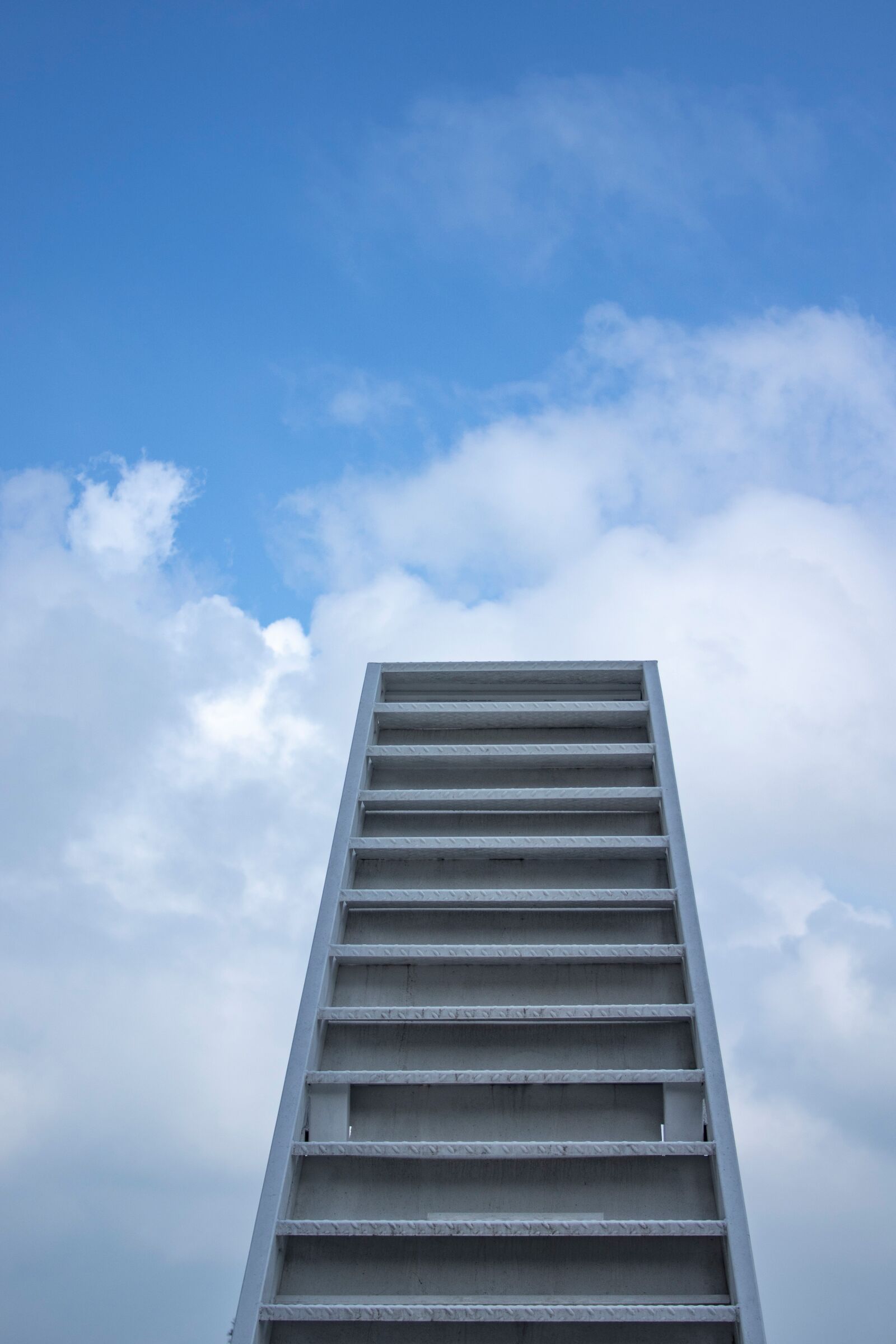 Canon EOS 800D (EOS Rebel T7i / EOS Kiss X9i) + Canon EF 28-135mm F3.5-5.6 IS USM sample photo. Sky, heaven's stairs, upgrade photography