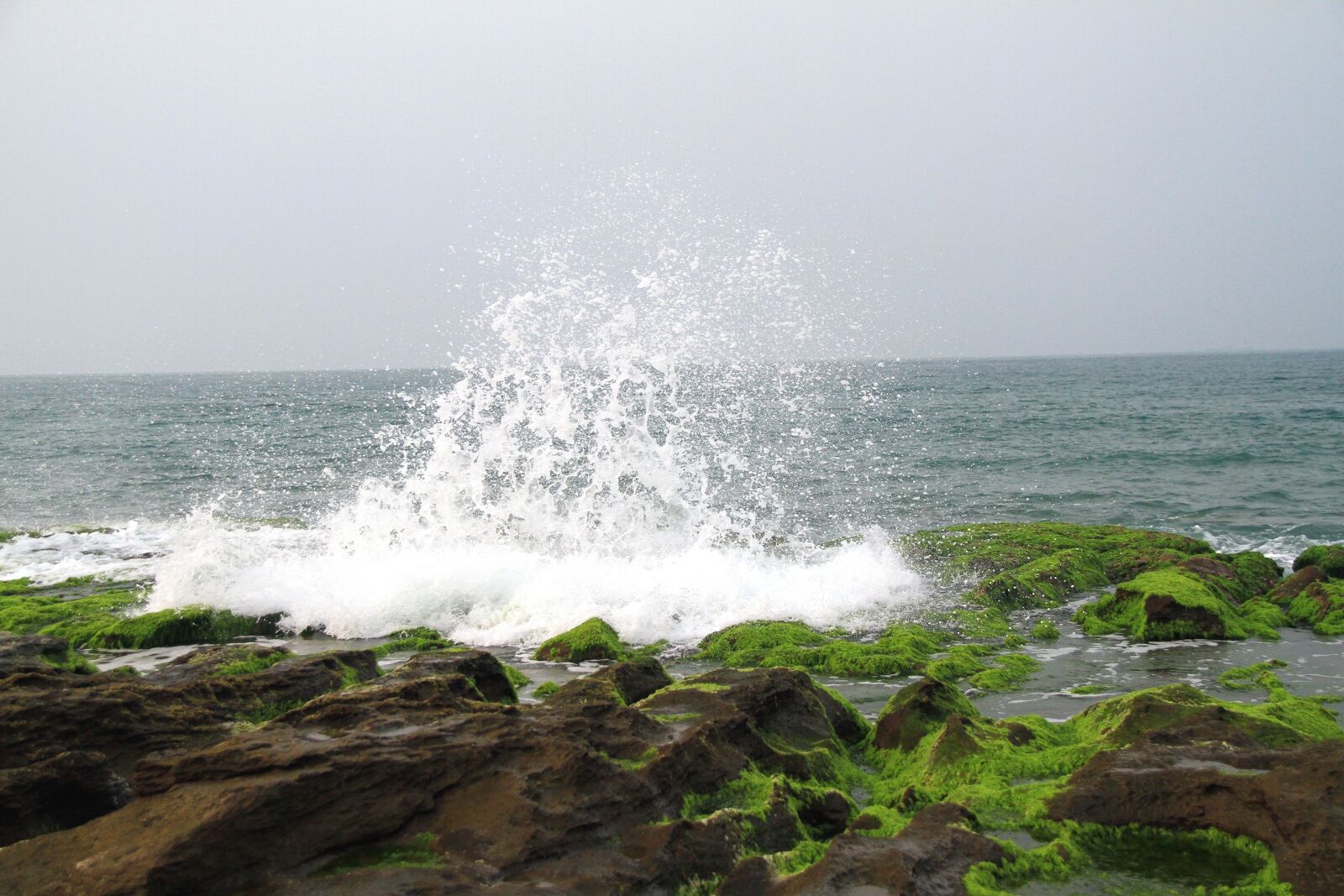 Canon EOS 7D sample photo. Spray, foam, sea photography