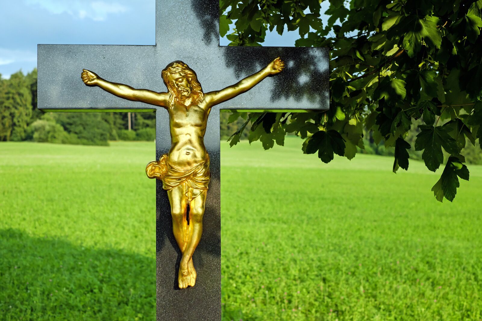 Fujifilm X-T10 + Fujifilm XF 35mm F1.4 R sample photo. Jesus, cross, christ photography