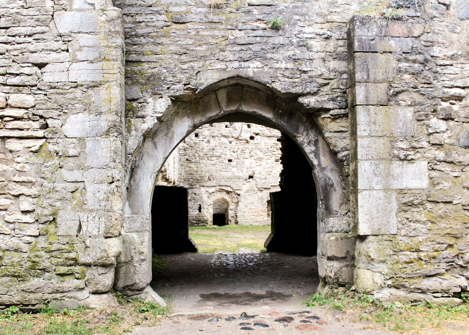 Canon EOS 1200D (EOS Rebel T5 / EOS Kiss X70 / EOS Hi) sample photo. Castle, dilapidated, old photography