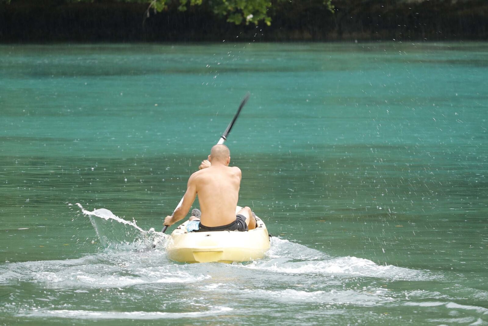Canon EOS 80D sample photo. Kayak, beach, resort photography