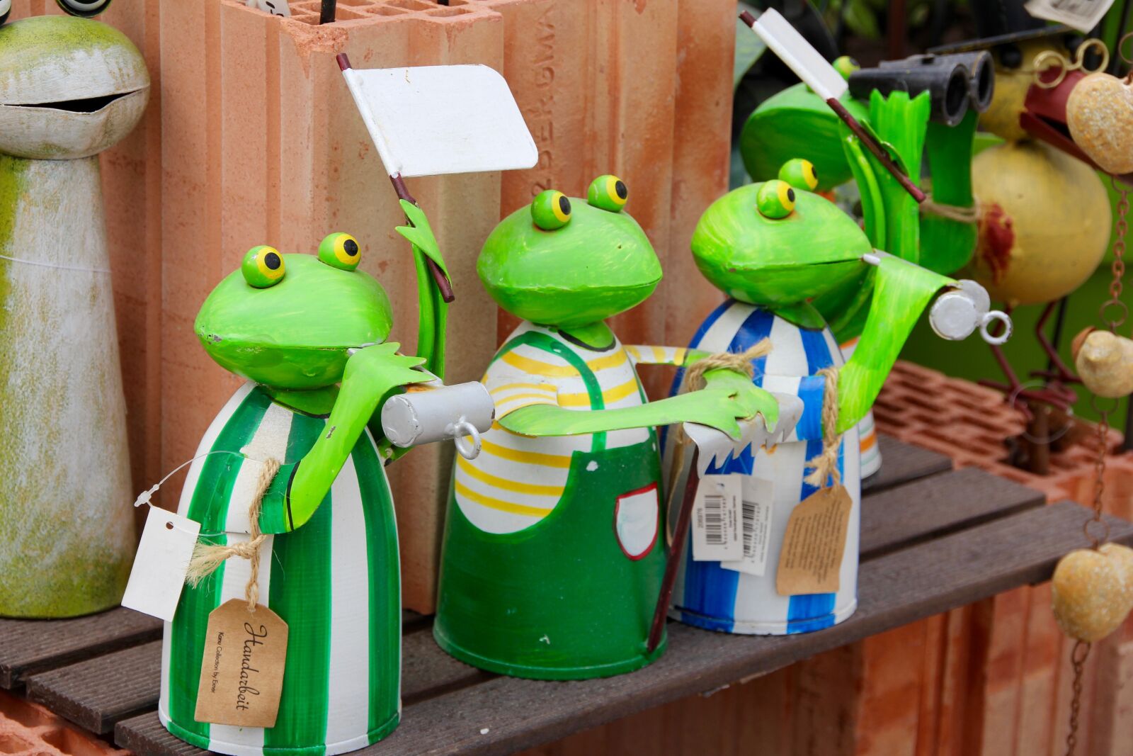 Canon EOS 60D sample photo. Frogs, froschdeko, figures photography
