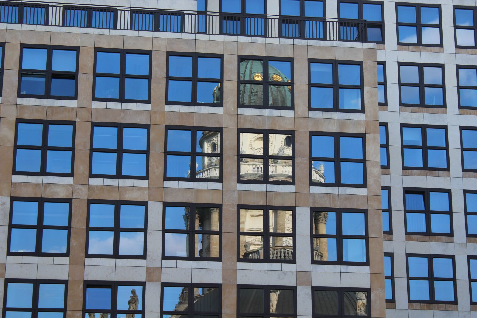 Canon EOS 1200D (EOS Rebel T5 / EOS Kiss X70 / EOS Hi) sample photo. Berlin, architecture, building photography