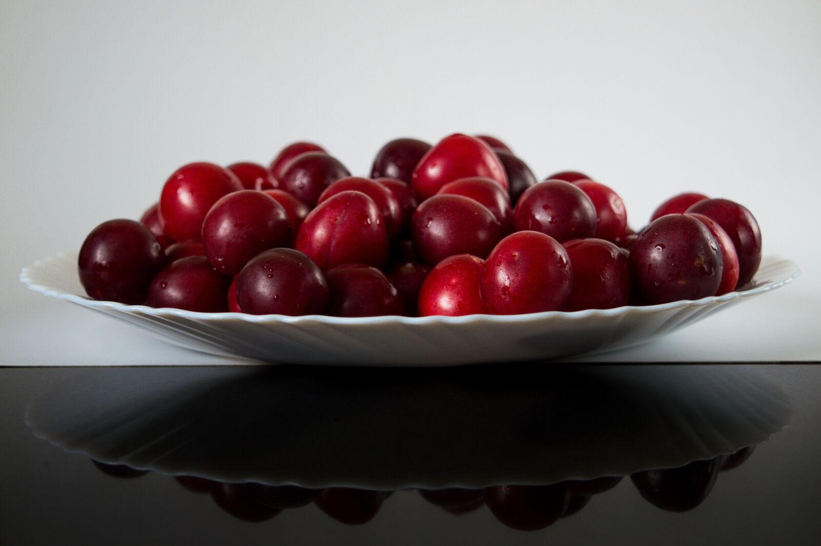 Nikon D3200 sample photo. Plum, fruits, sweet photography