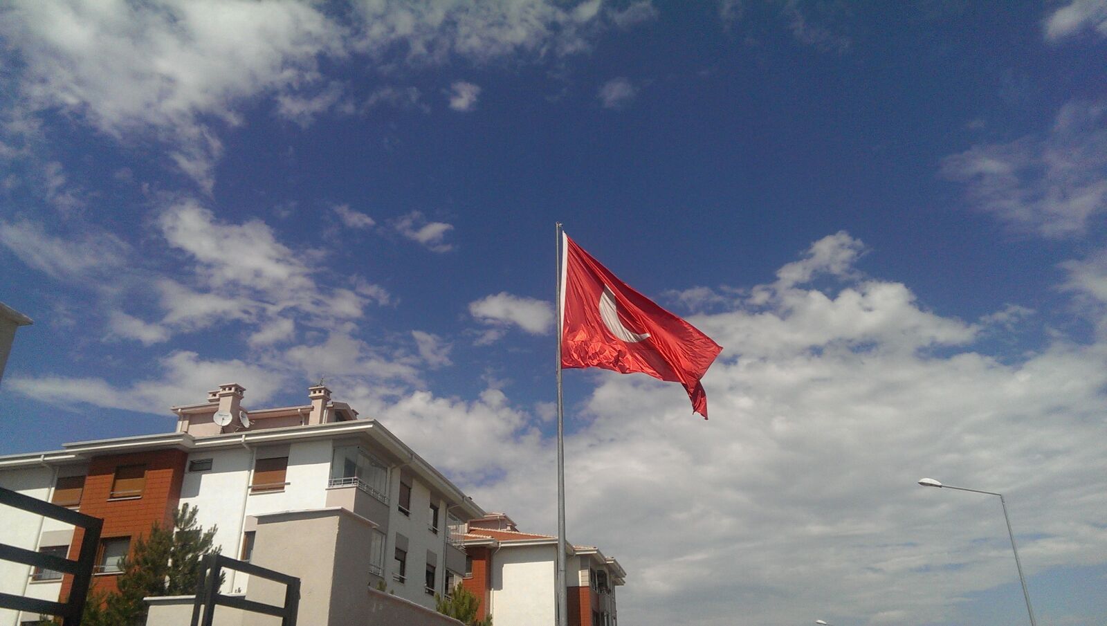 HTC ONE sample photo. Turkey, flag, on, pole photography