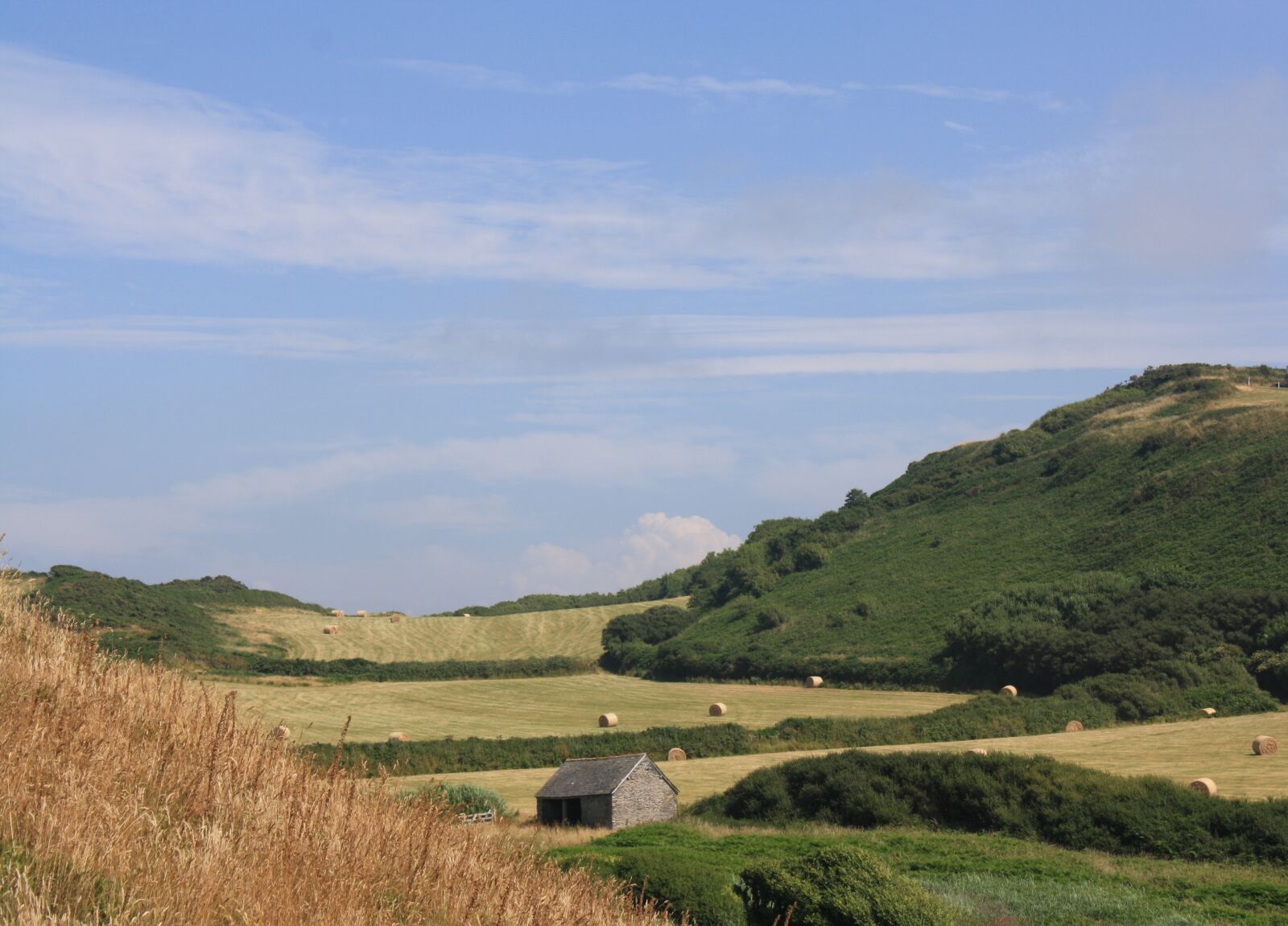 Canon EOS 1000D (EOS Digital Rebel XS / EOS Kiss F) sample photo. Landscape, hut, building photography