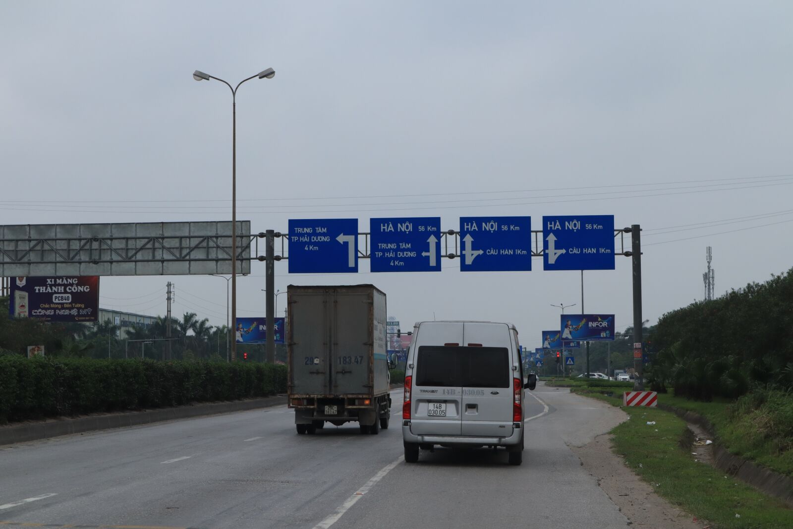 Canon EOS M50 (EOS Kiss M) sample photo. Signage, highway, airport photography