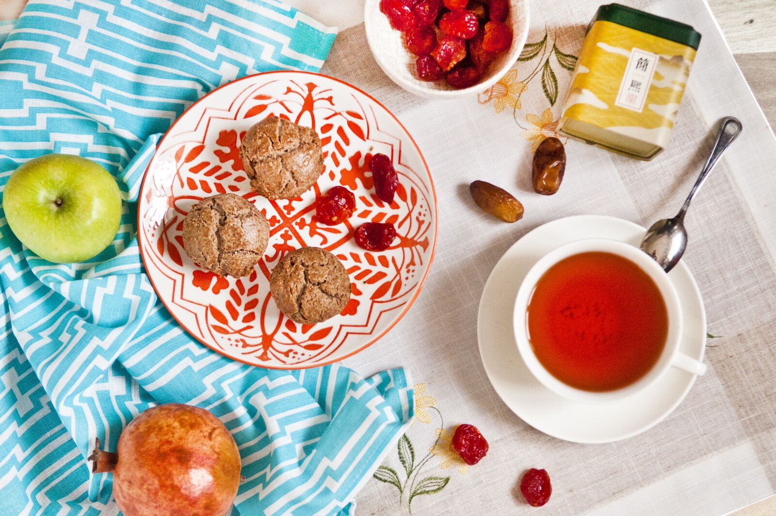Nikon D300 sample photo. Cupcake, pancake, plate photography