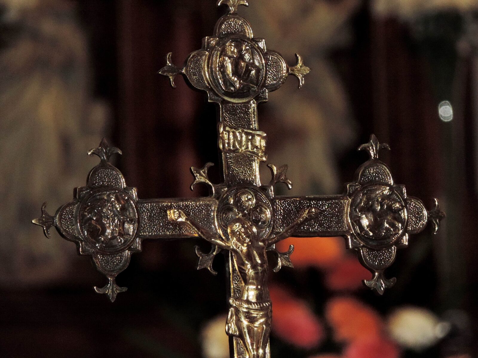 Nikon Coolpix P520 sample photo. Bronze, christianity, cross, metal photography