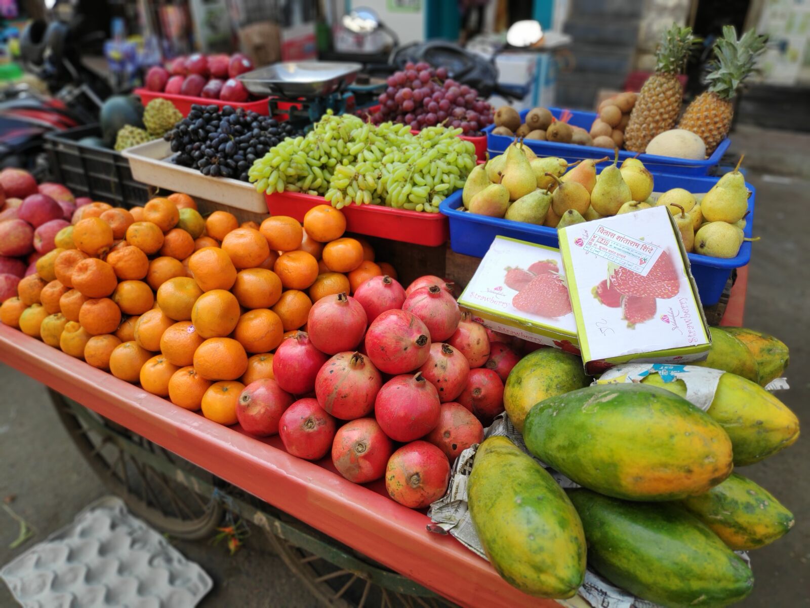 Xiaomi POCO F1 sample photo. Fruits market, fruit trailer photography