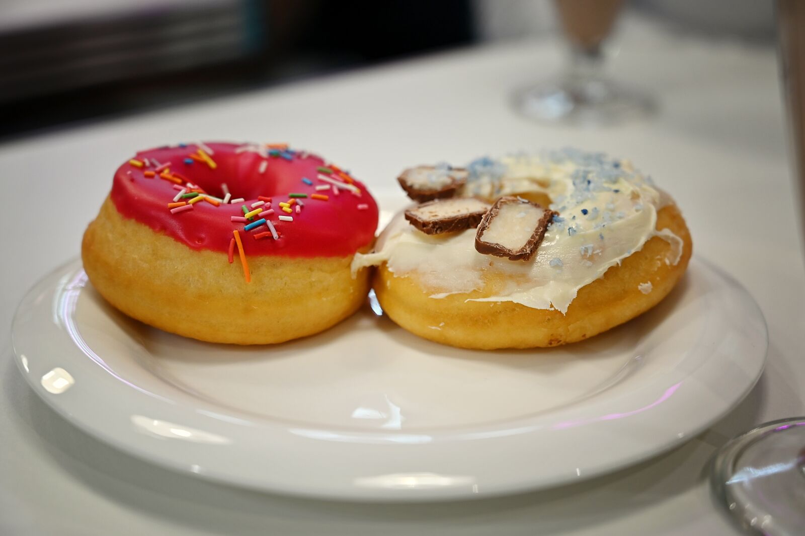Nikon Z6 + Nikon Nikkor Z 24-70mm F4 S sample photo. Donuts, snacks, café photography