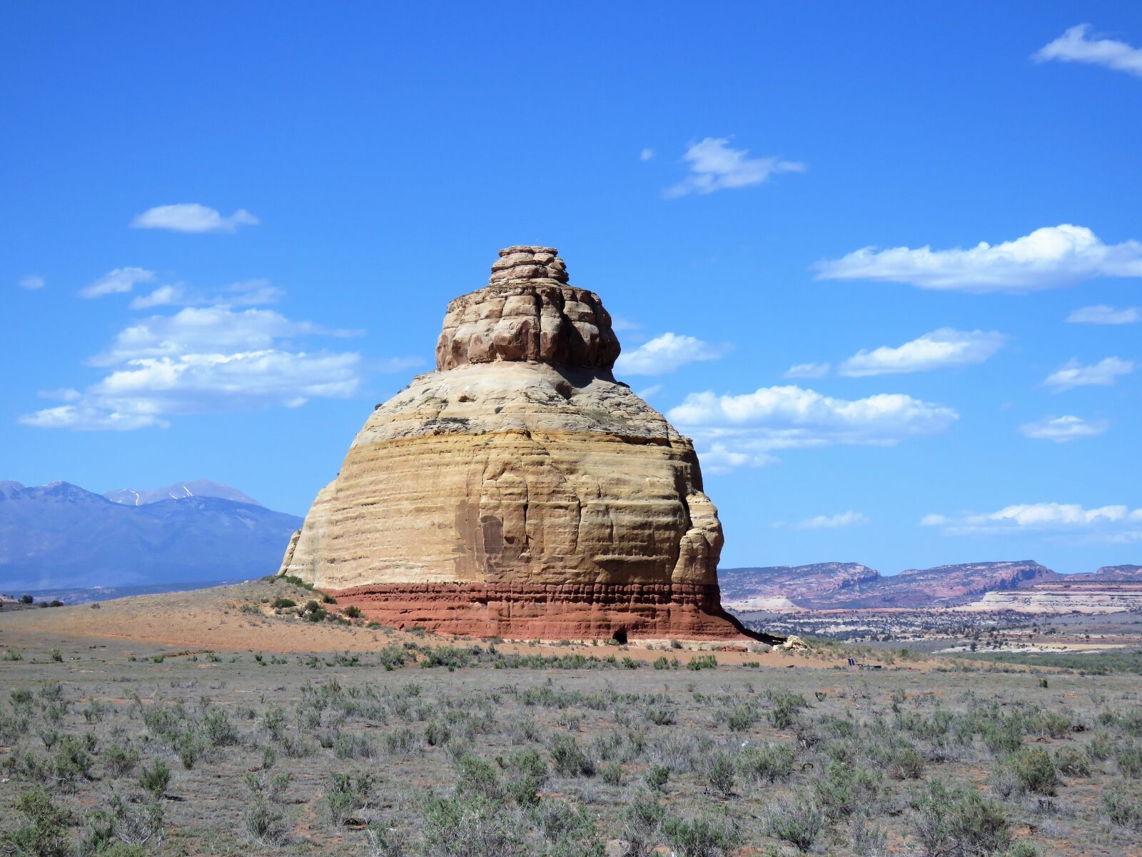 Canon PowerShot SX60 HS sample photo. Utah, massive beehive, red photography