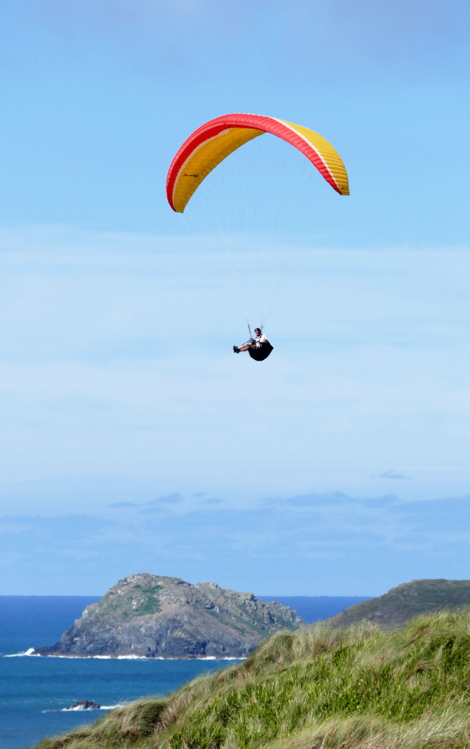 Panasonic Lumix DMC-FZ1000 sample photo. Paraglider, paragliding, gliding photography