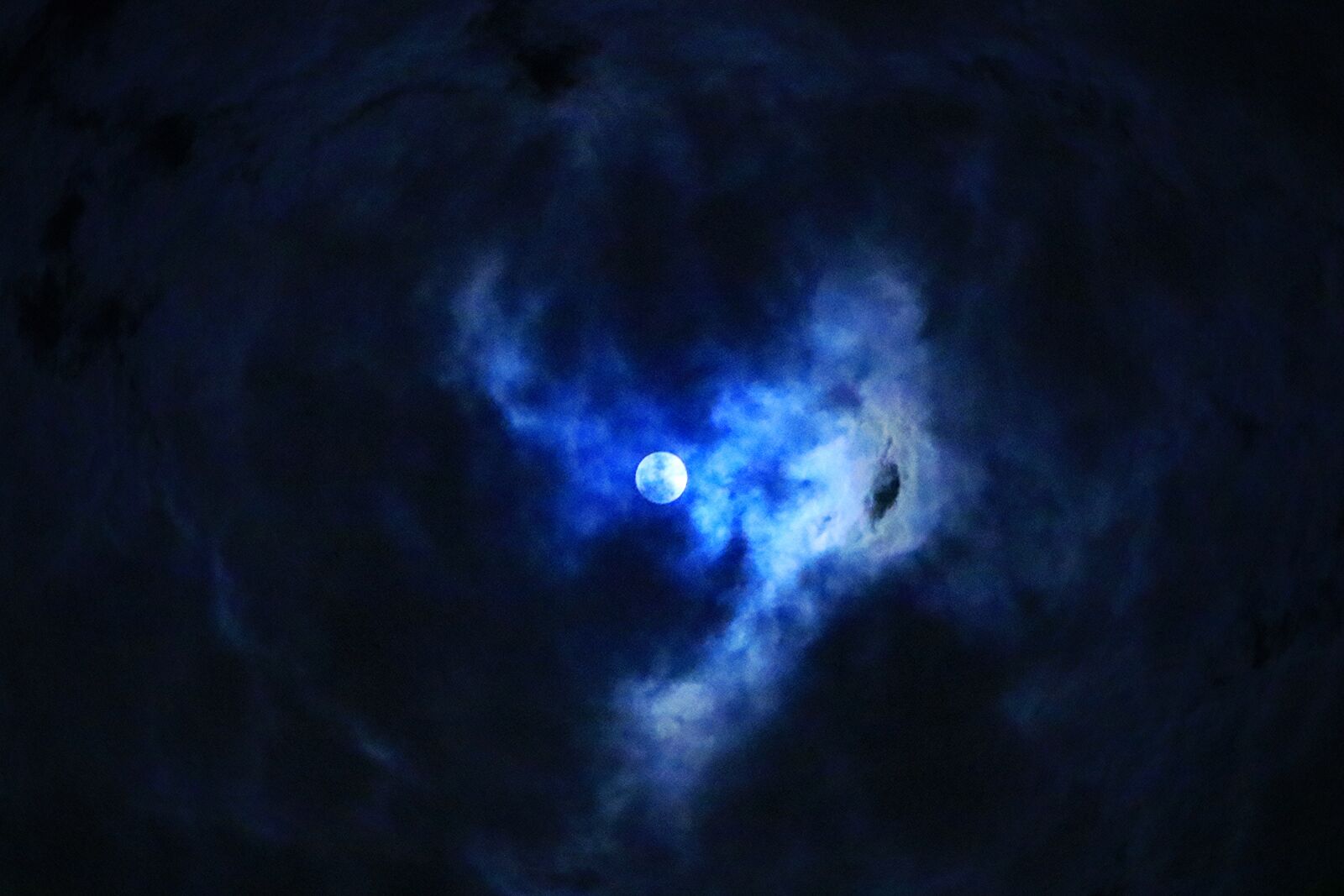 Canon EOS 750D (EOS Rebel T6i / EOS Kiss X8i) sample photo. Super white, moon, sky photography