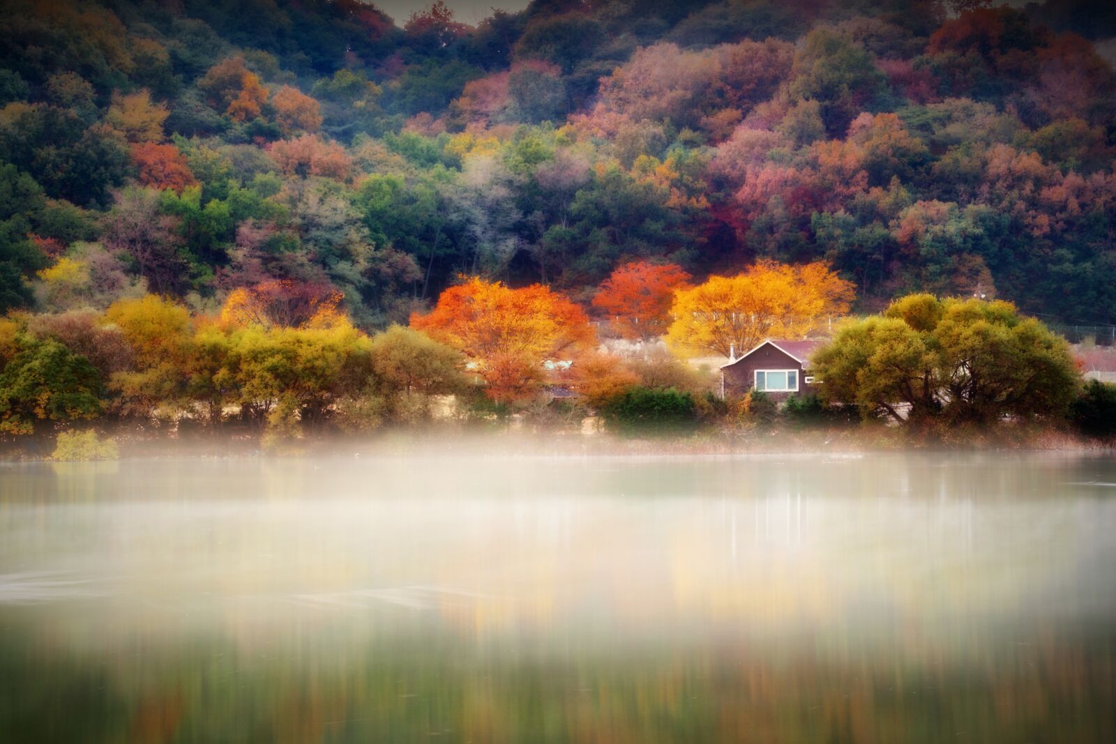 Sony FE 24-240mm F3.5-6.3 OSS sample photo. Autumn, lake, water mist photography