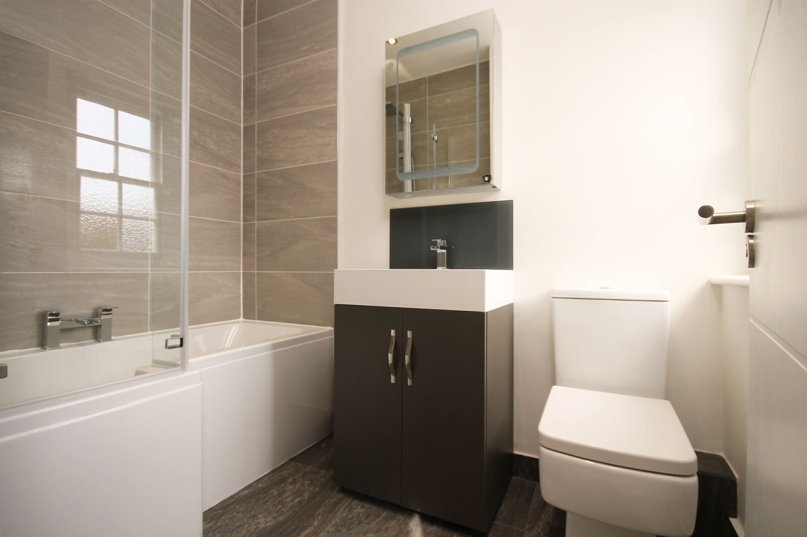 Canon EOS 1100D (EOS Rebel T3 / EOS Kiss X50) sample photo. Bathroom, modern, modern bathroom photography