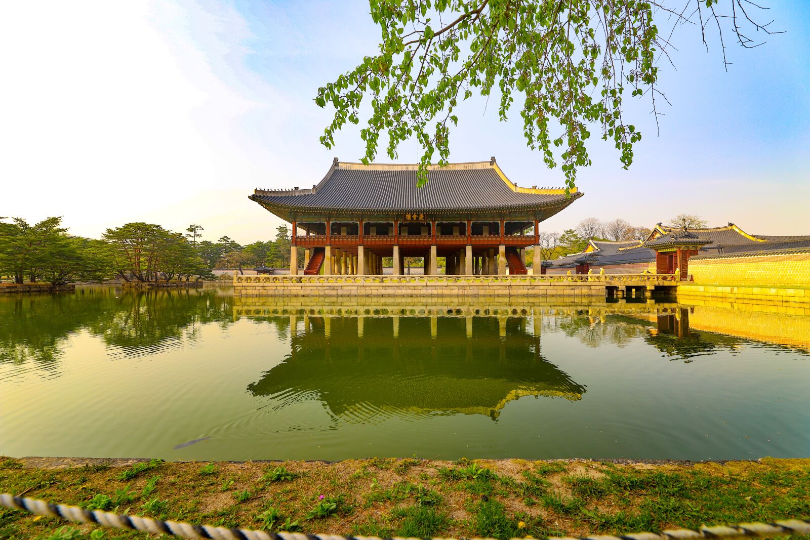 Sigma 14-24mm F2.8 DG HSM Art sample photo. Gyeongbok palace, gyeonghoeru, spring photography