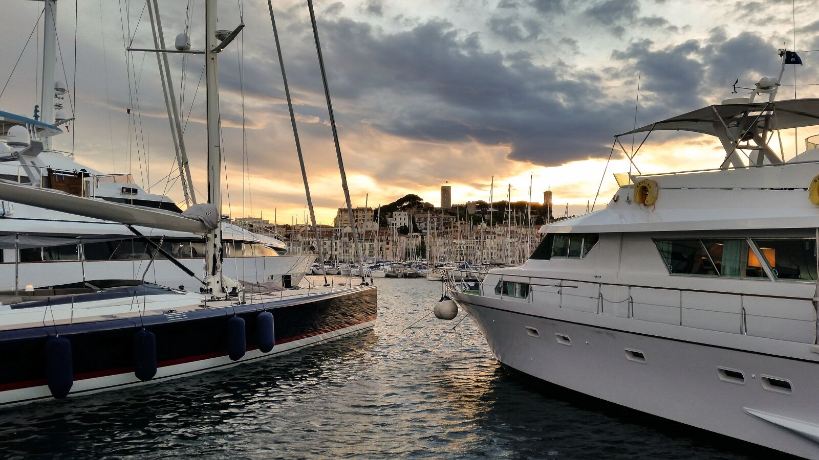 Samsung Galaxy S5 sample photo. Boat, cannes, historic center photography