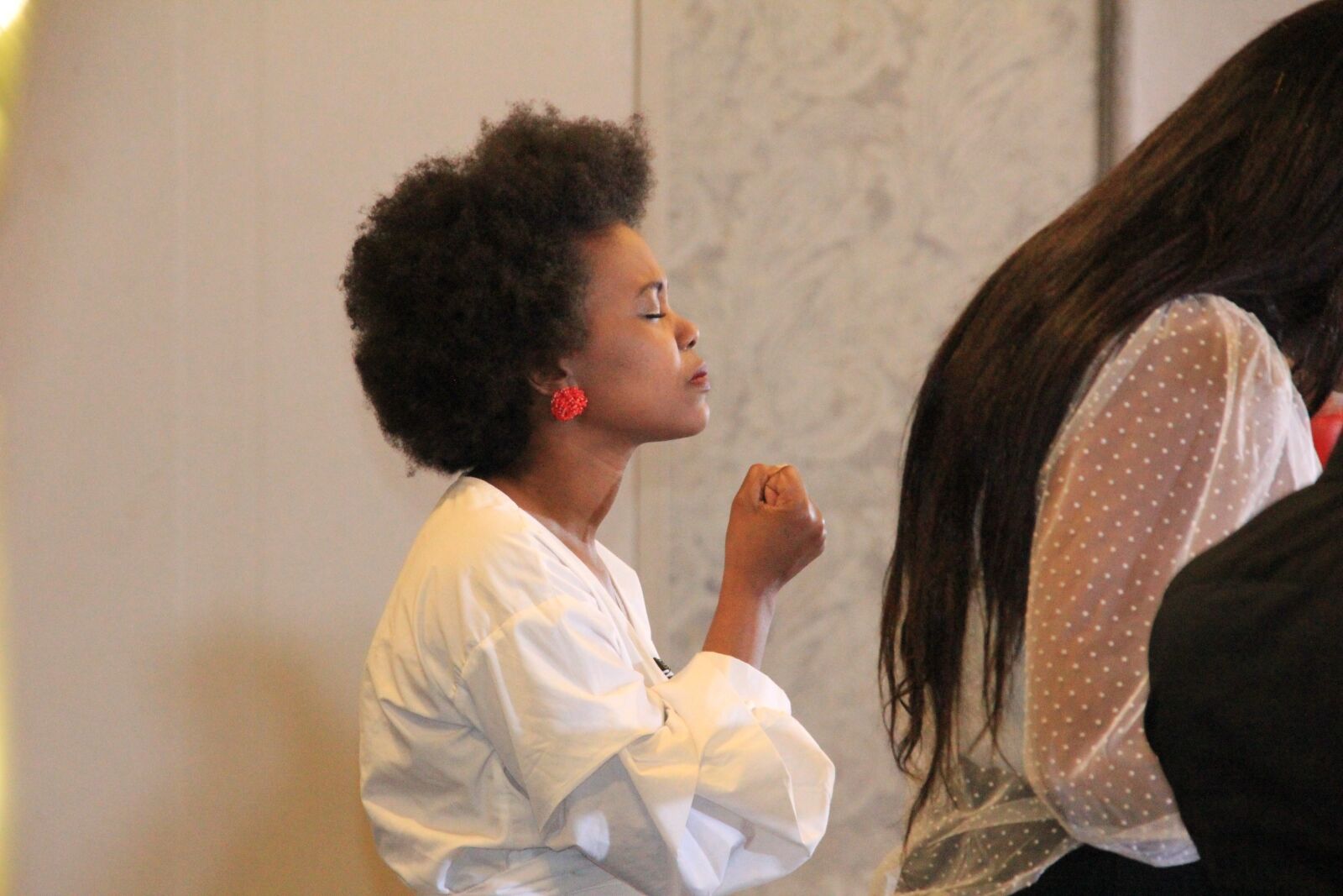 Canon EOS 60D sample photo. Prayer, afro, lady photography