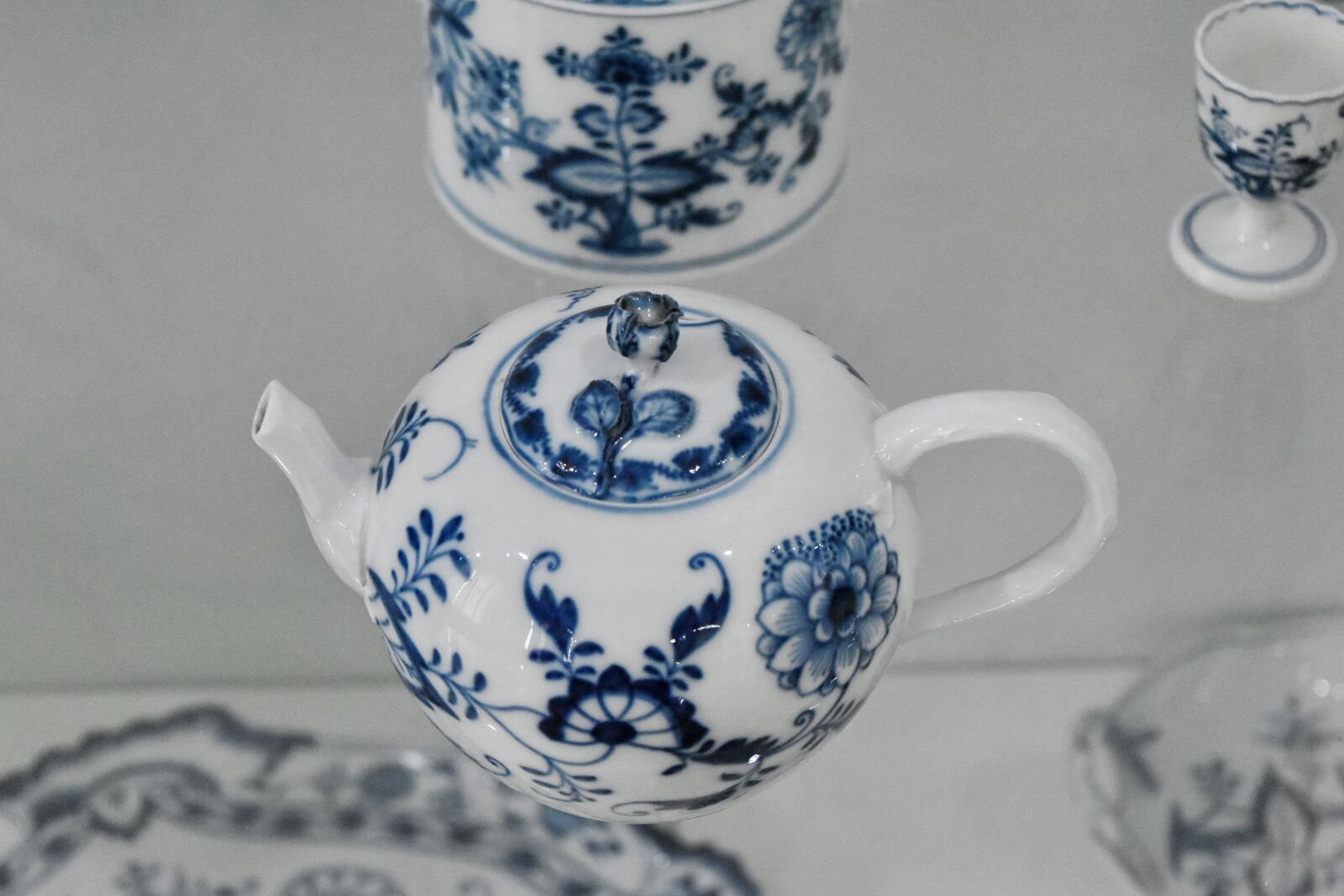 Nikon D5500 sample photo. Teapot, cup, porcelain, tableware photography