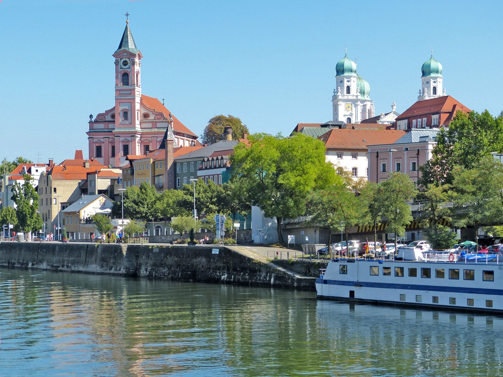 Panasonic Lumix DMC-FZ150 sample photo. Passau, towers, danube photography