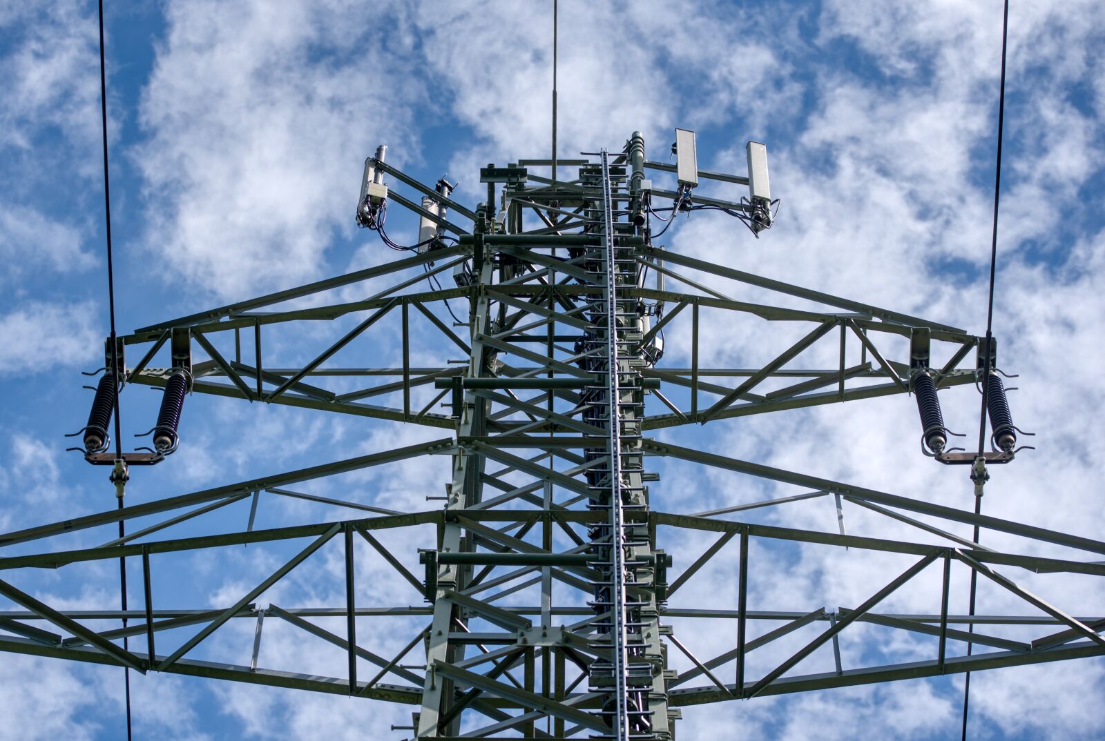 Nikon D750 sample photo. Strommast, steel structure, metal photography