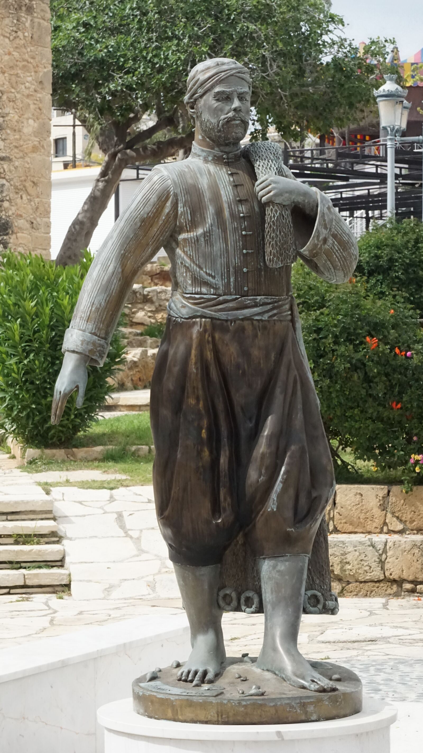 Sony a6000 + Sony Vario-Tessar T* E 16-70mm F4 ZA OSS sample photo. Statue, cyprus, sculpture photography