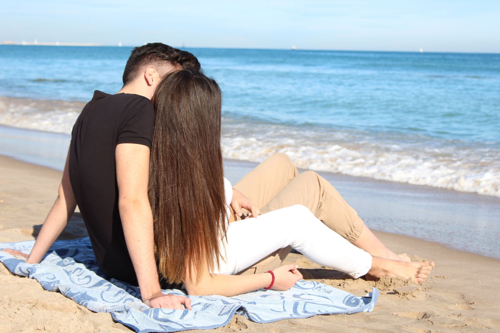Canon EOS 1300D (EOS Rebel T6 / EOS Kiss X80) sample photo. Love, couple, romantic photography