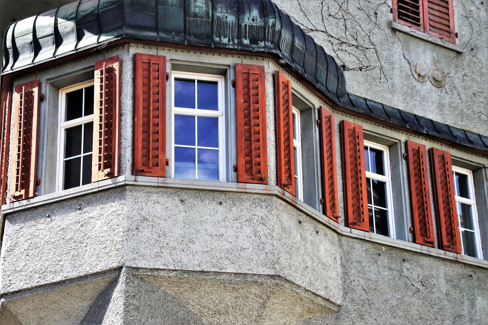 Canon EOS 80D sample photo. Window, house, architecture photography
