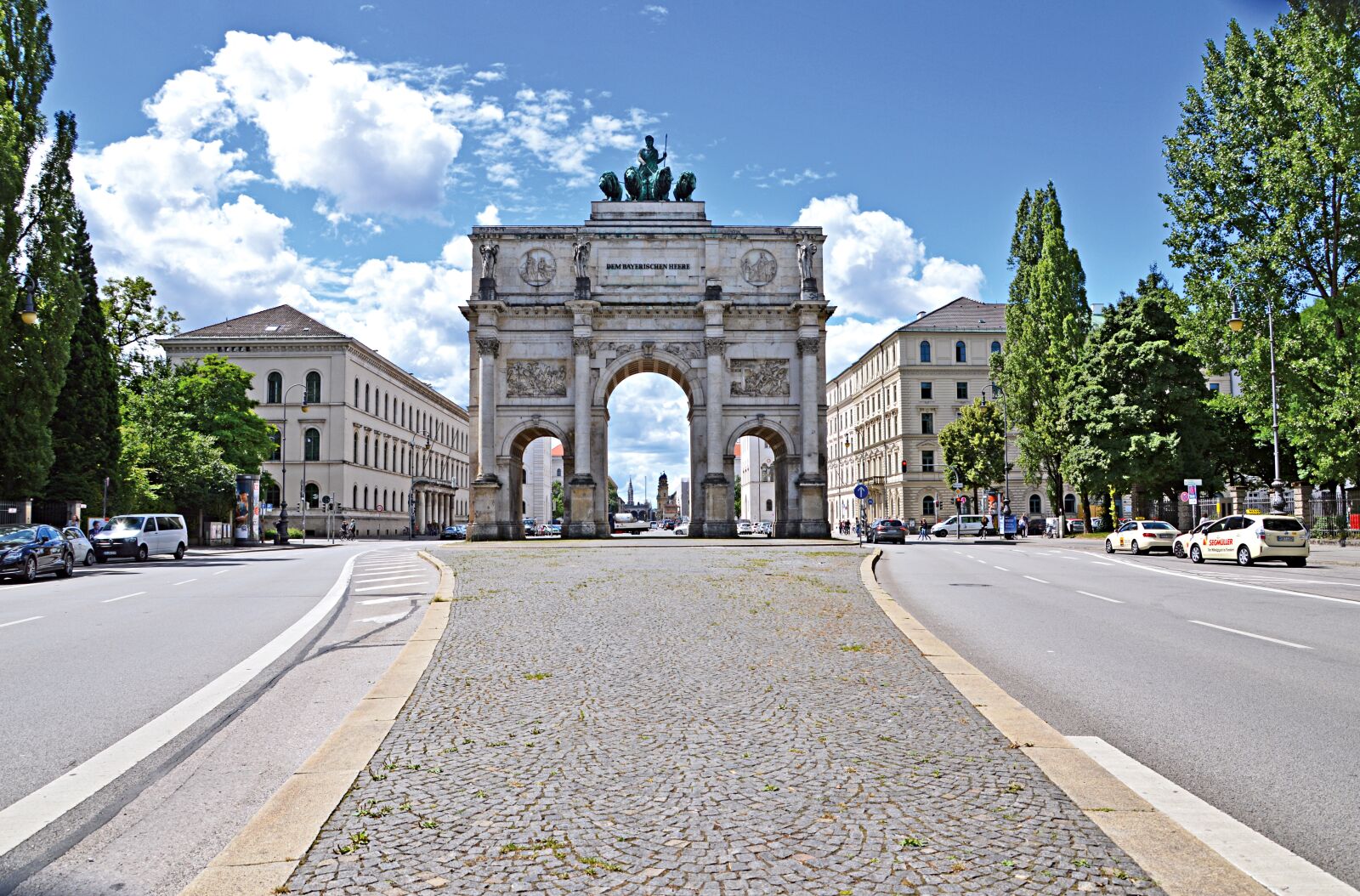 Nikon D3200 sample photo. Munich, siegestor, building photography