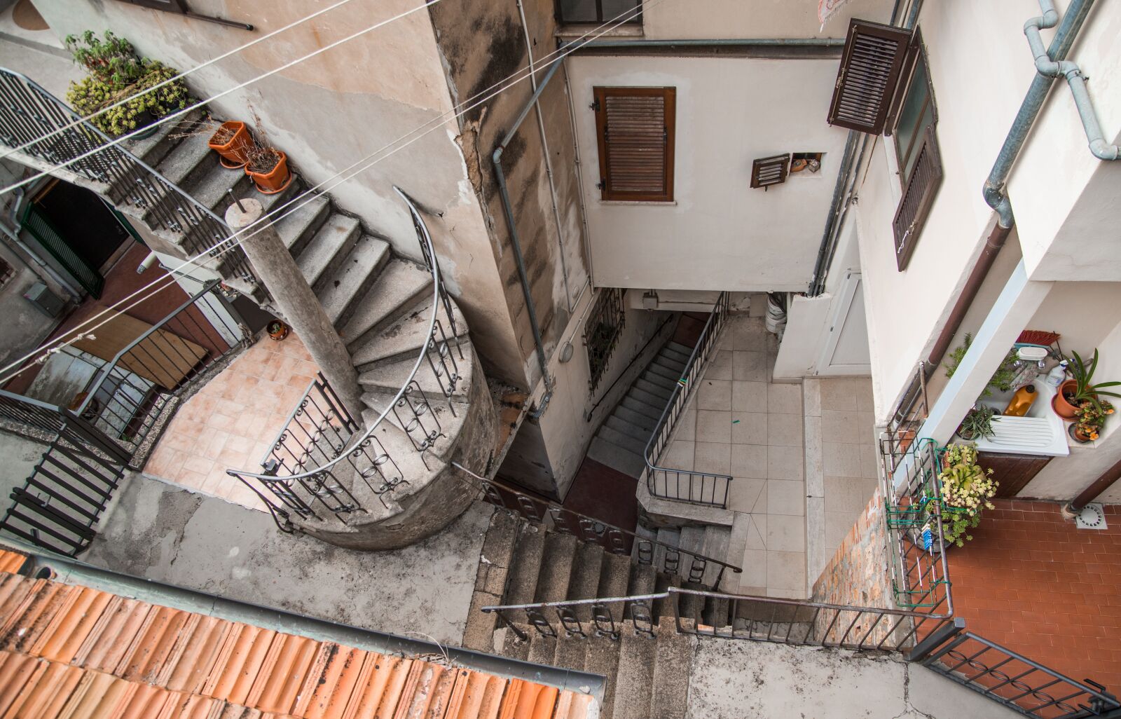 Nikon D610 sample photo. Staircase, round, roof photography