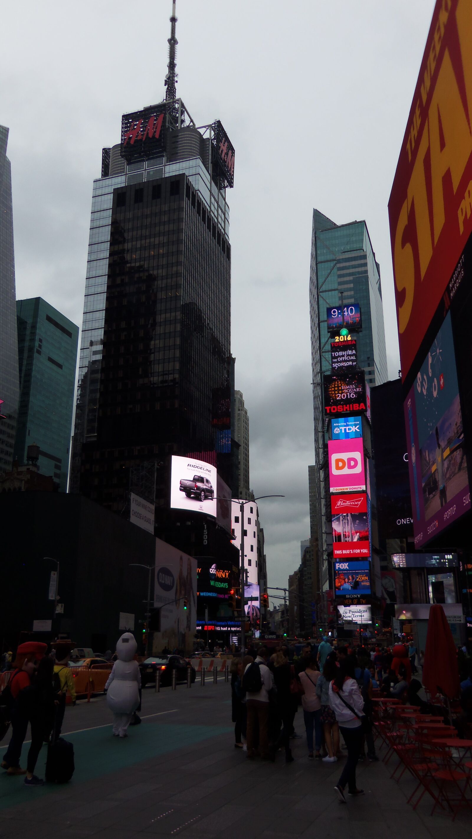 Kodak EASYSHARE TOUCH CAMERA, M5370 sample photo. Times, square photography