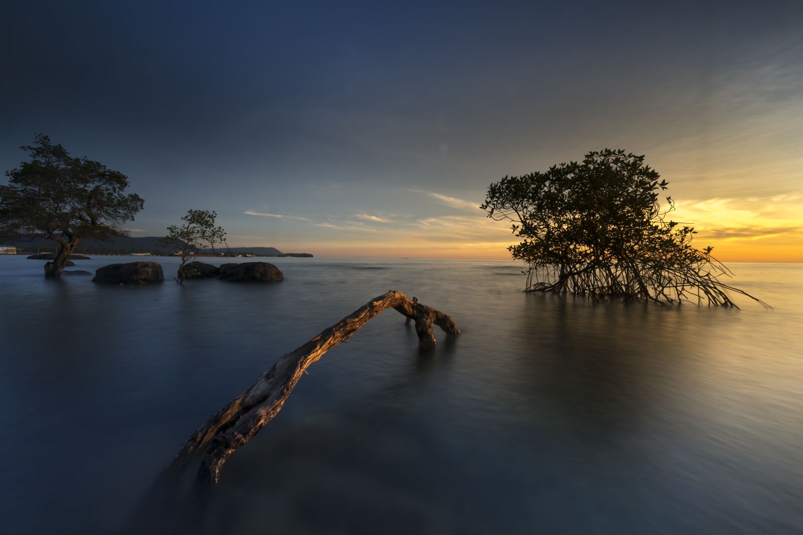 Voigtlander ULTRA WIDE-HELIAR 12mm F5.6 III sample photo. The sun, phuquoc, island photography