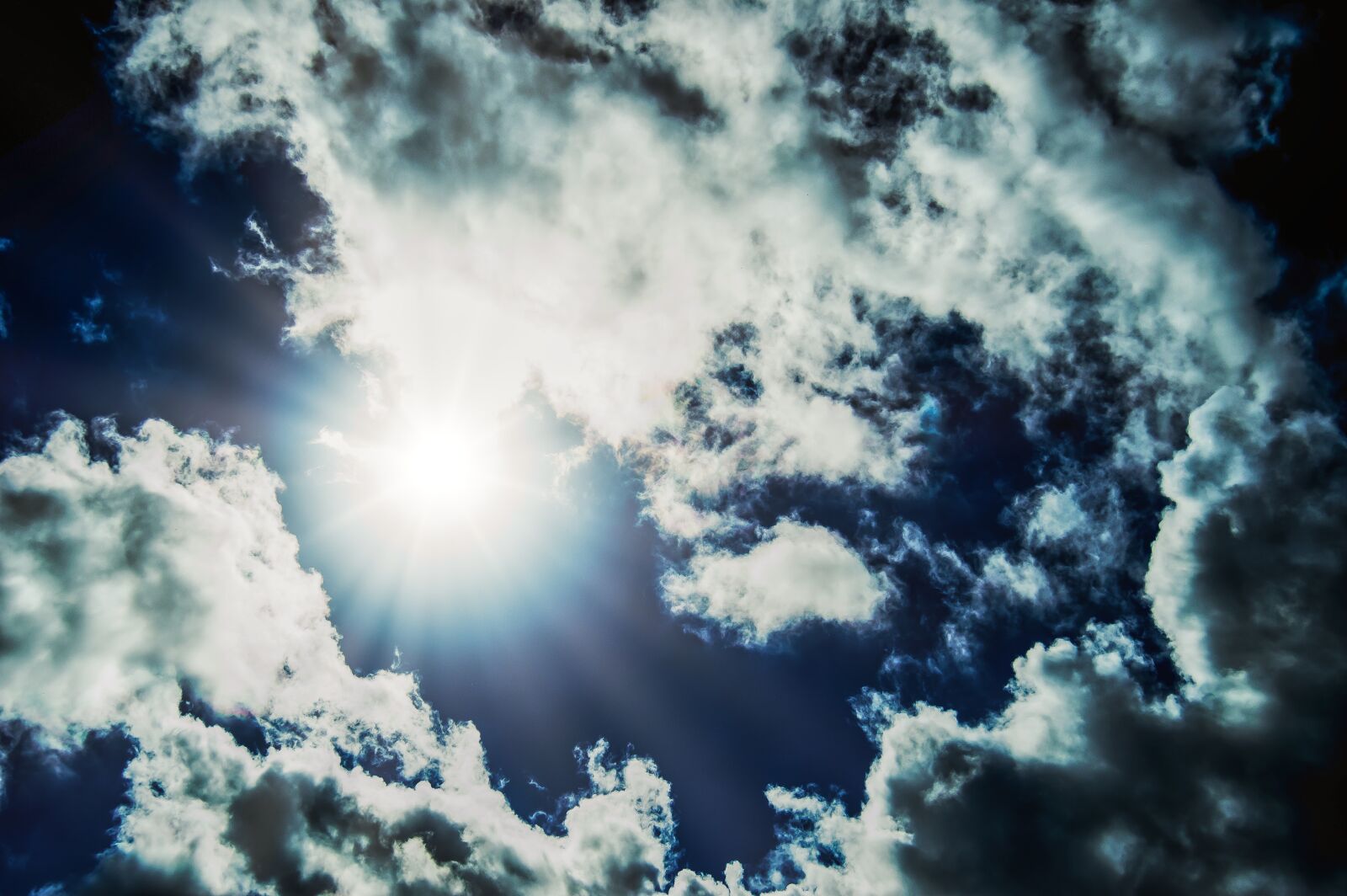 Nikon D3200 sample photo. Clouds, sunshine, havens photography