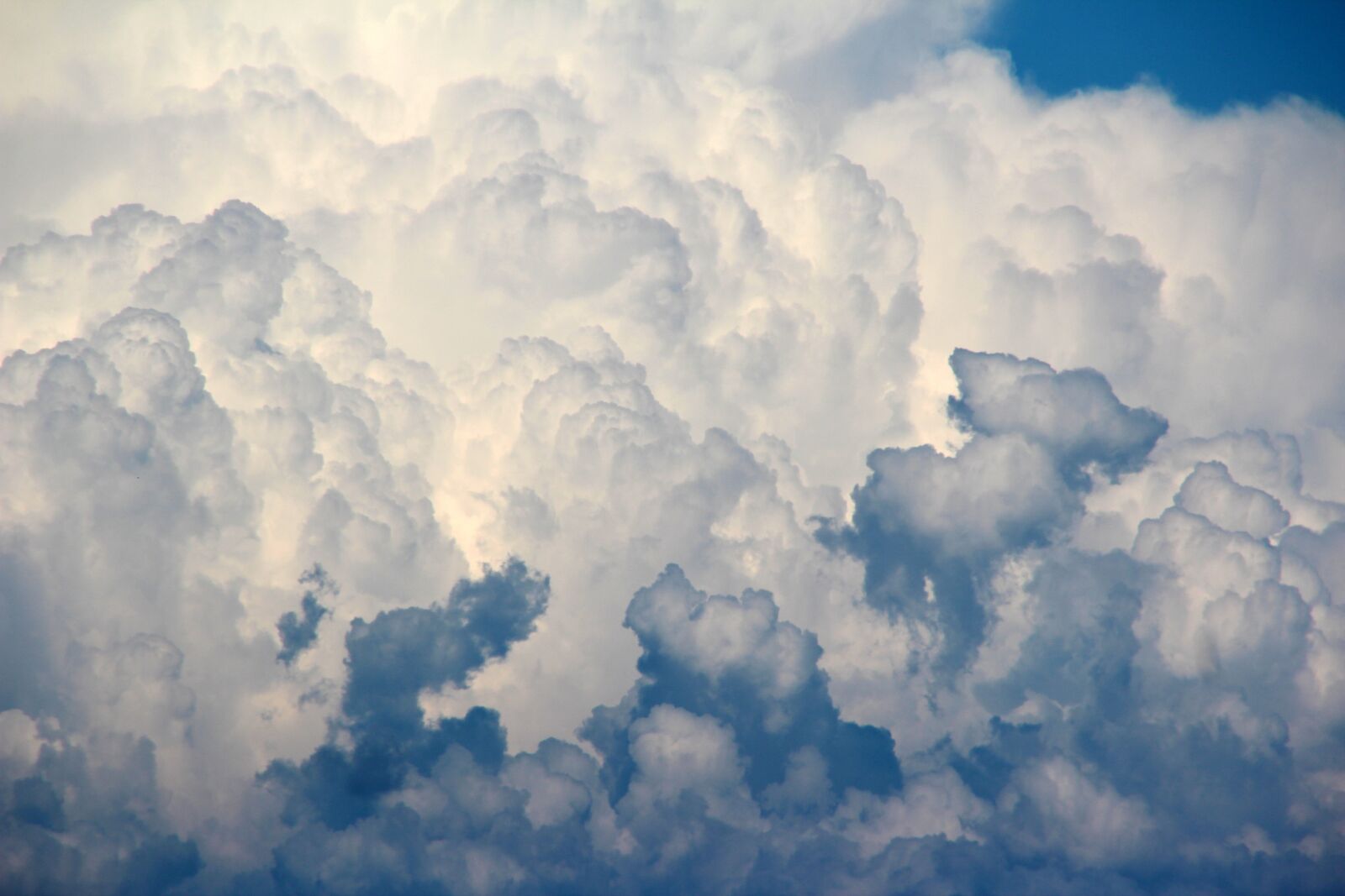 Canon EOS 600D (Rebel EOS T3i / EOS Kiss X5) sample photo. Clouds, sky, dark clouds photography